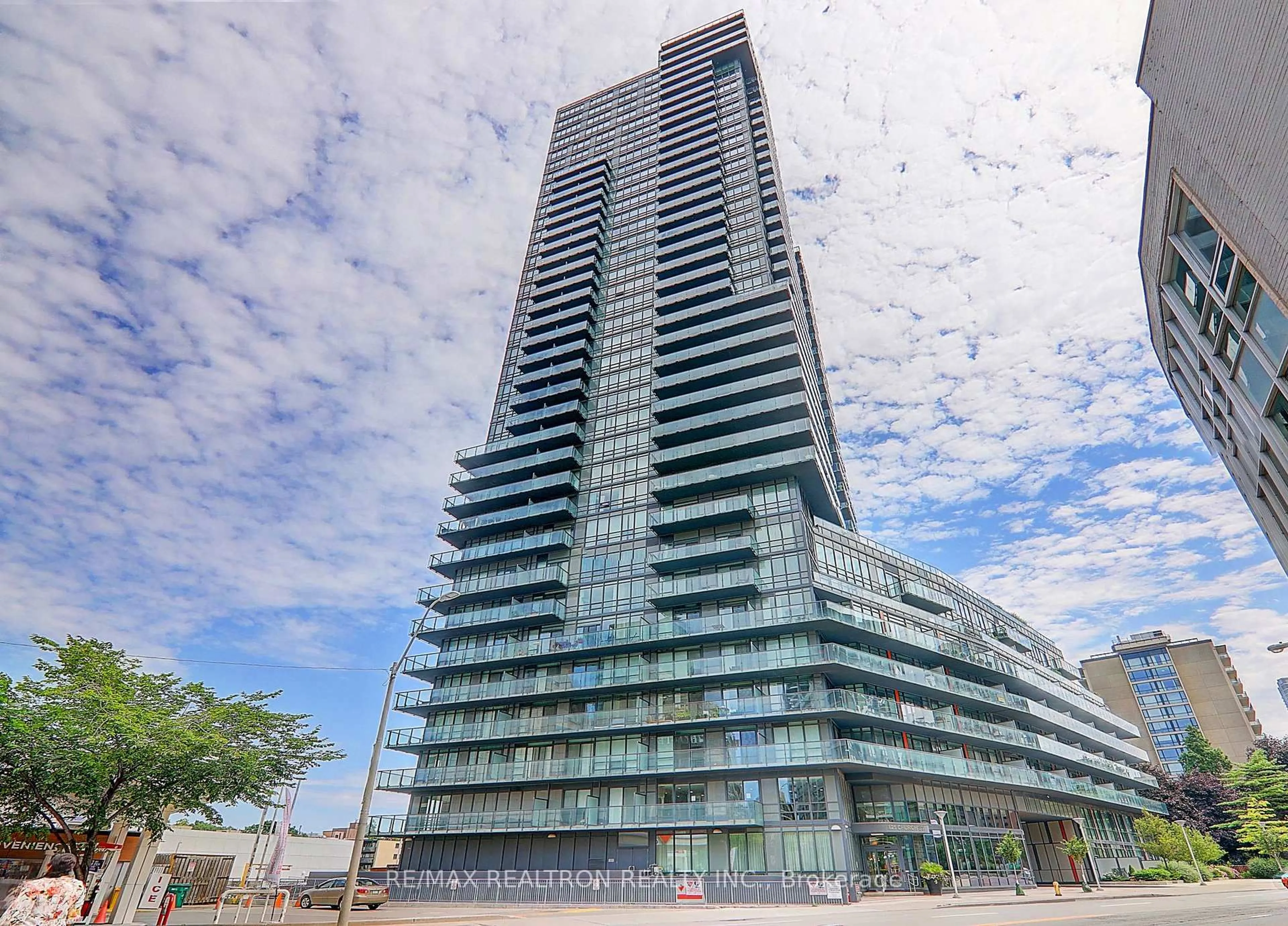Indoor foyer for 825 Church St #2306, Toronto Ontario M4W 3Z4