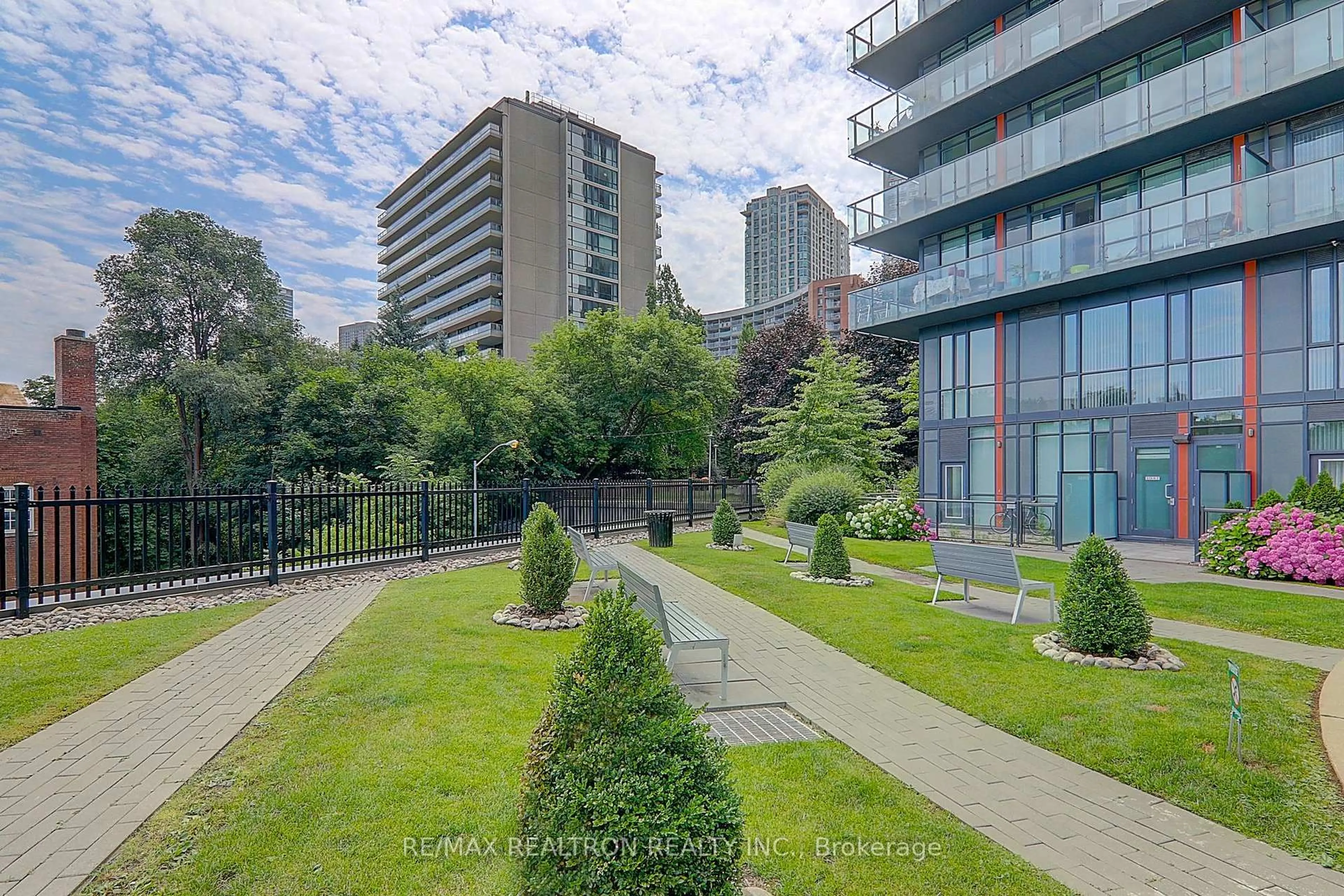 A pic from outside/outdoor area/front of a property/back of a property/a pic from drone, city buildings view from balcony for 825 Church St #2306, Toronto Ontario M4W 3Z4
