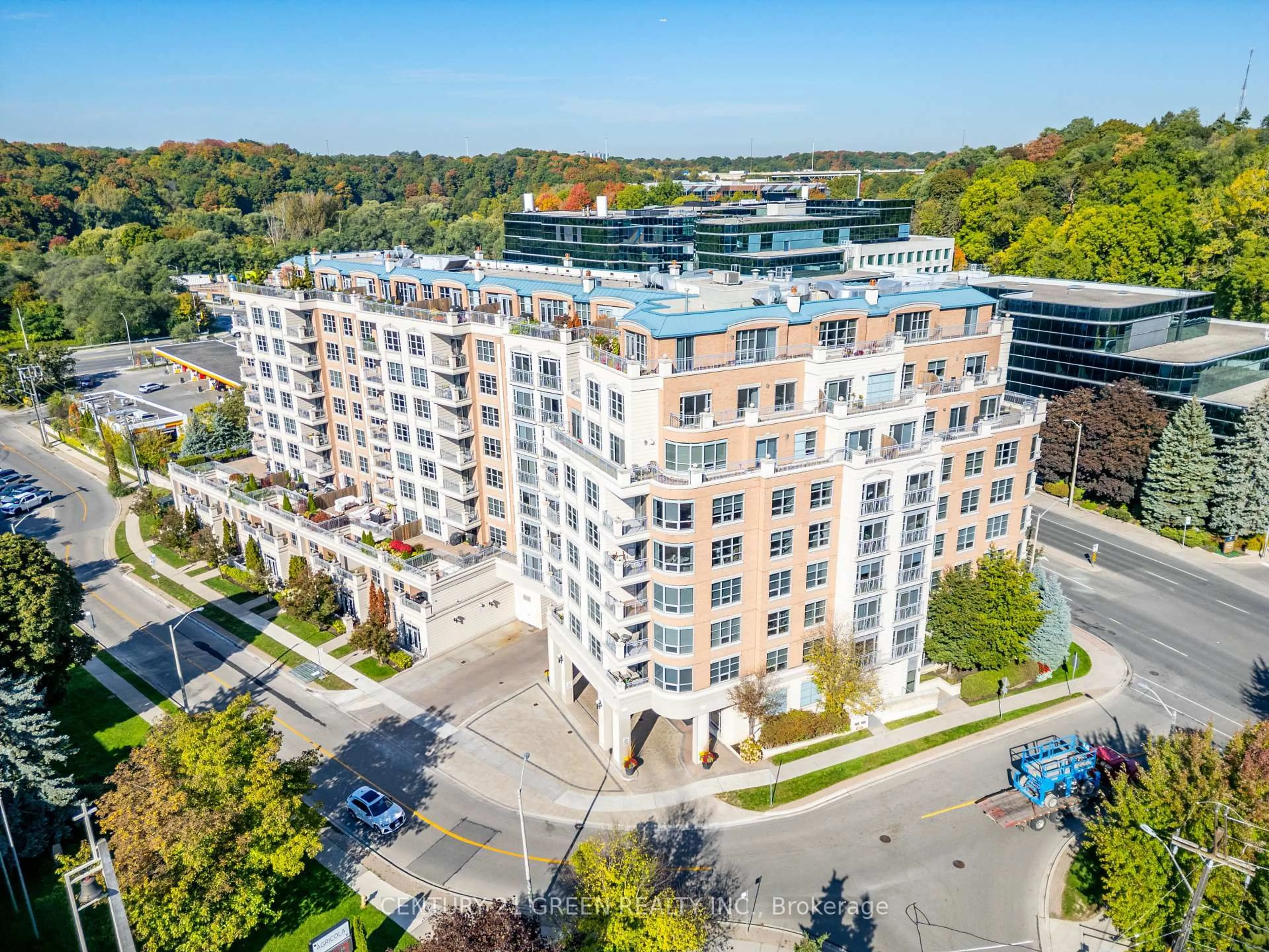 A pic from outside/outdoor area/front of a property/back of a property/a pic from drone, city buildings view from balcony for 10 Old York Mills Rd #402, Toronto Ontario M2P 2G9