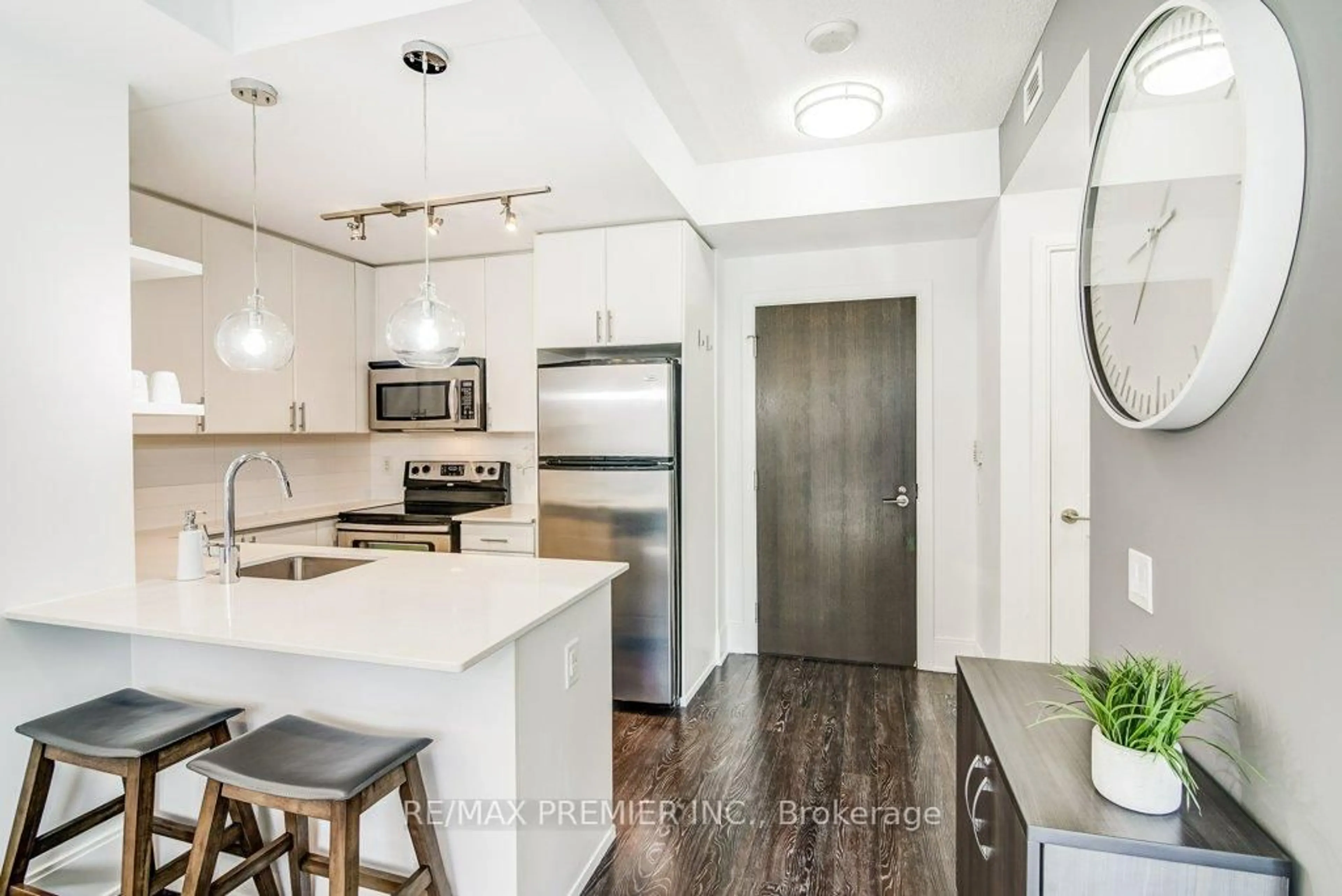 Open concept kitchen, unknown for 560 Front St #414, Toronto Ontario M5V 1C1
