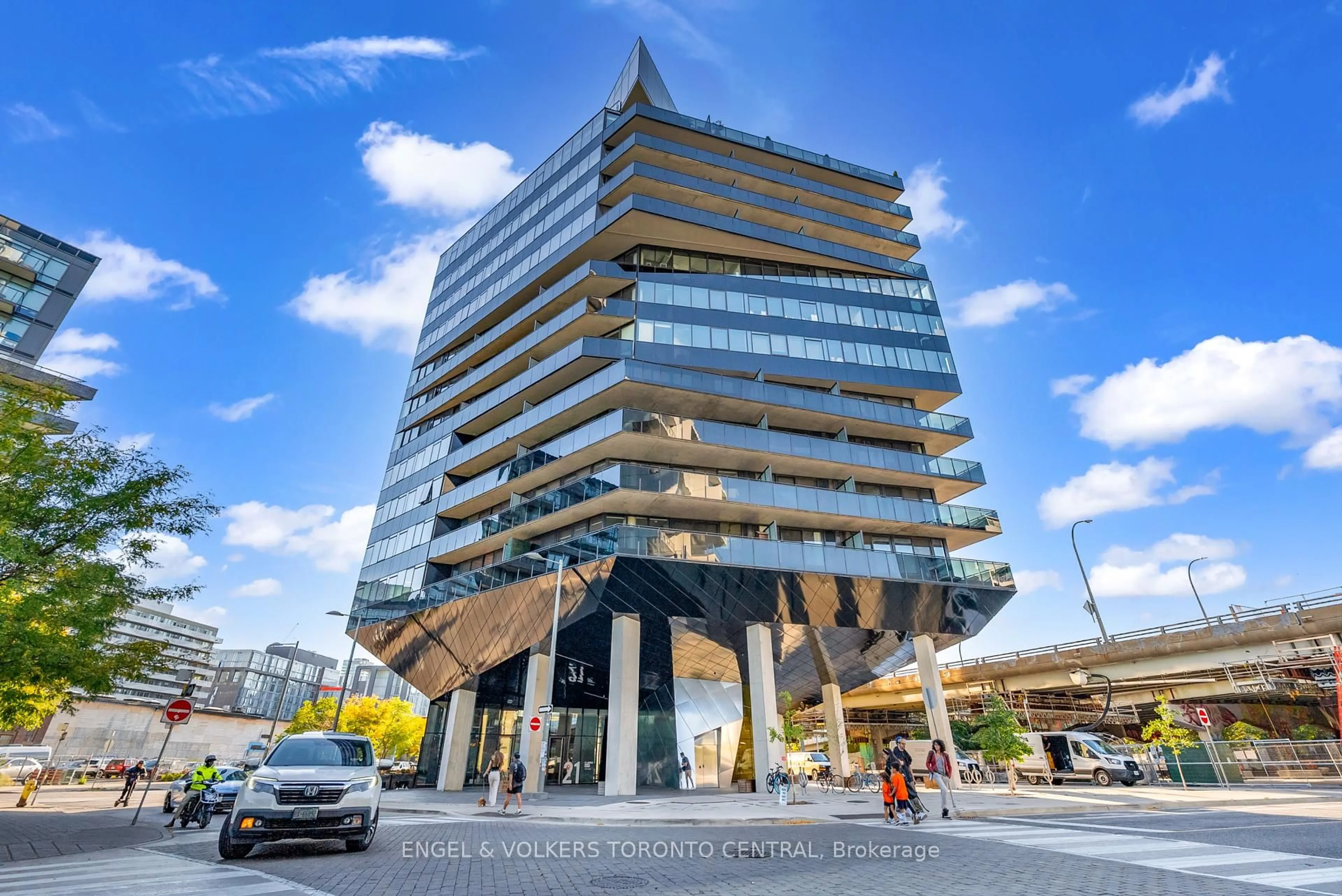 Indoor foyer for 21 Lawren Harris Sq #310, Toronto Ontario M5A 0T4