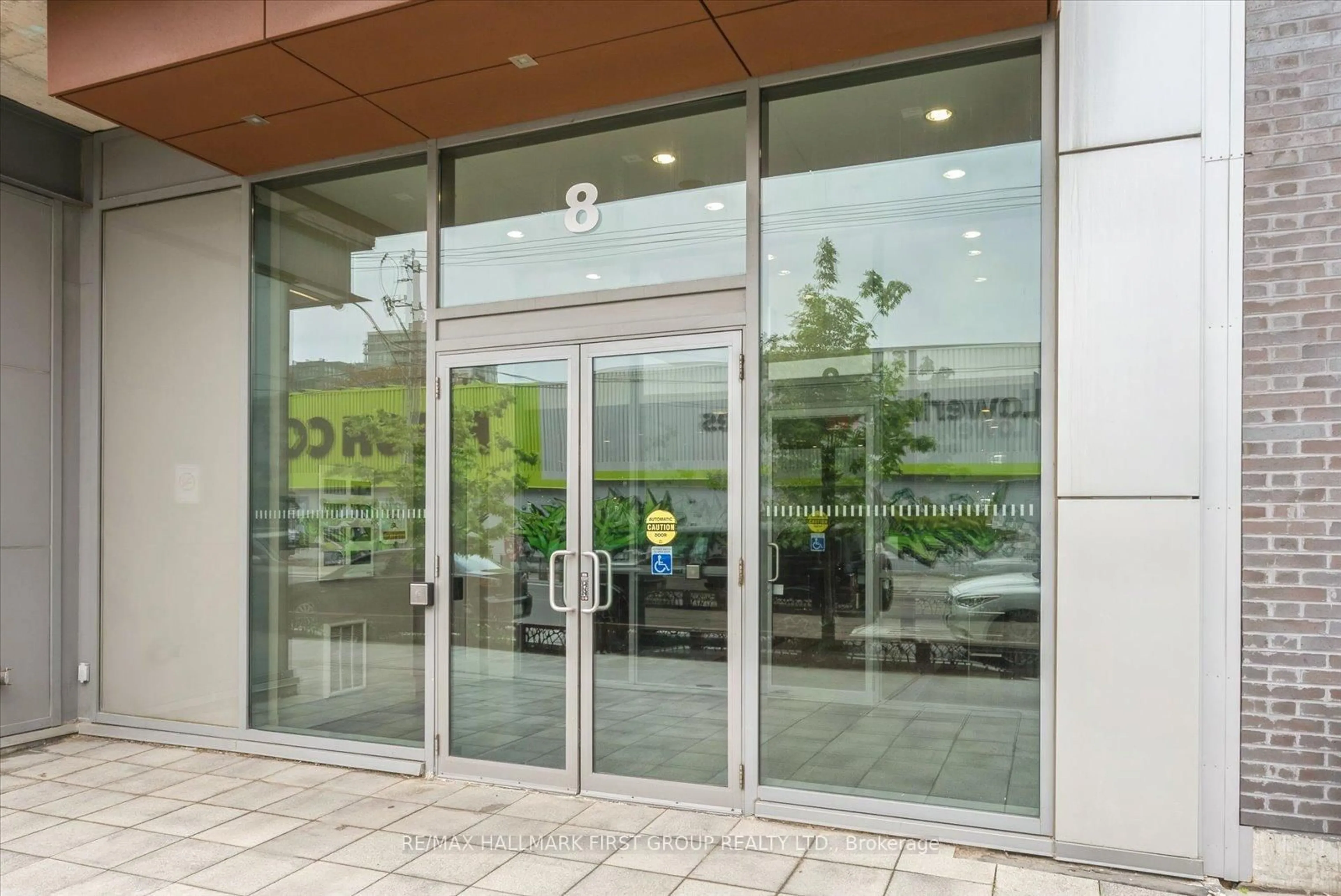 Indoor foyer for 8 Gladstone Ave #602, Toronto Ontario M6J 0B3