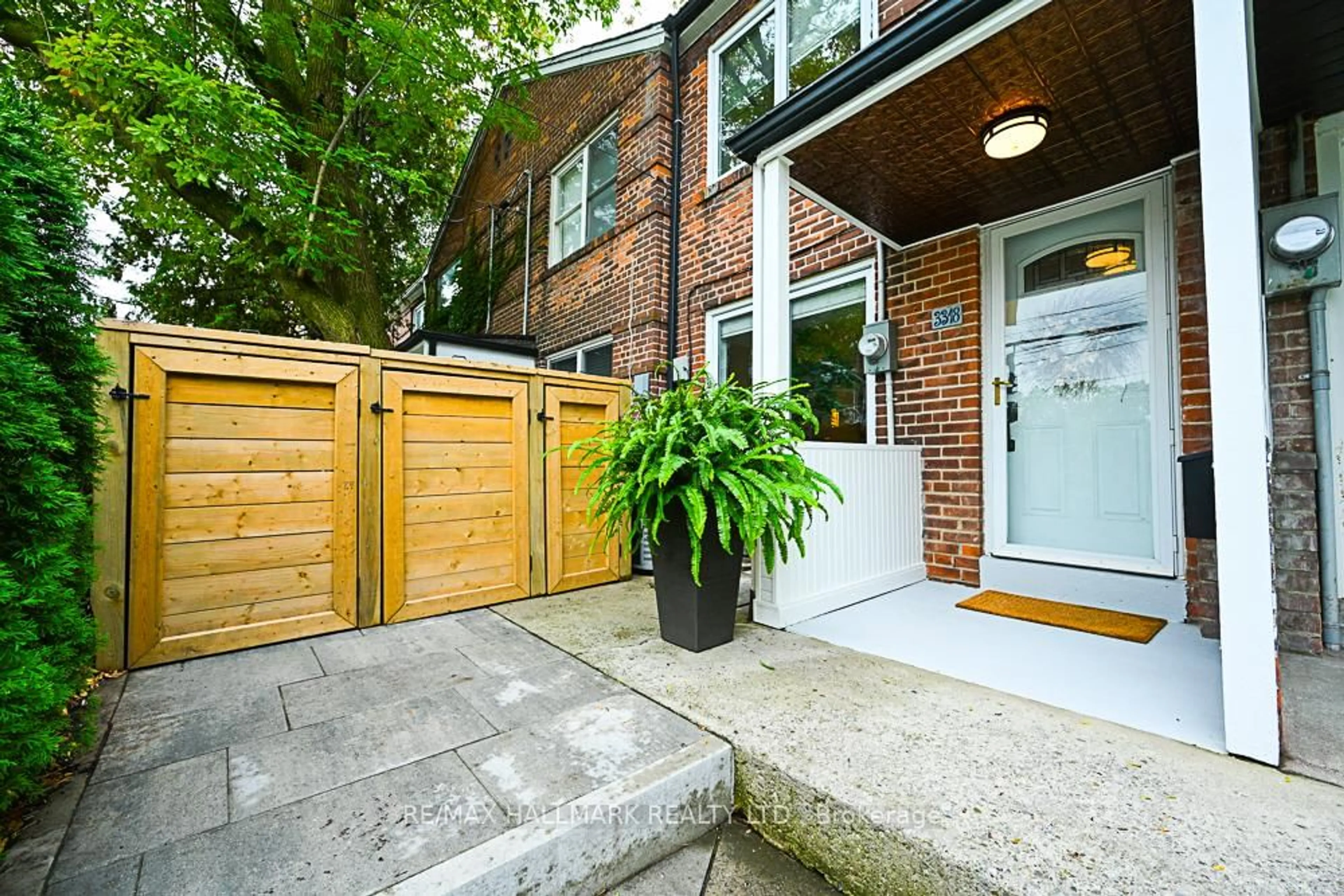 Patio, street for 3318 Bathurst St, Toronto Ontario M6A 2B6