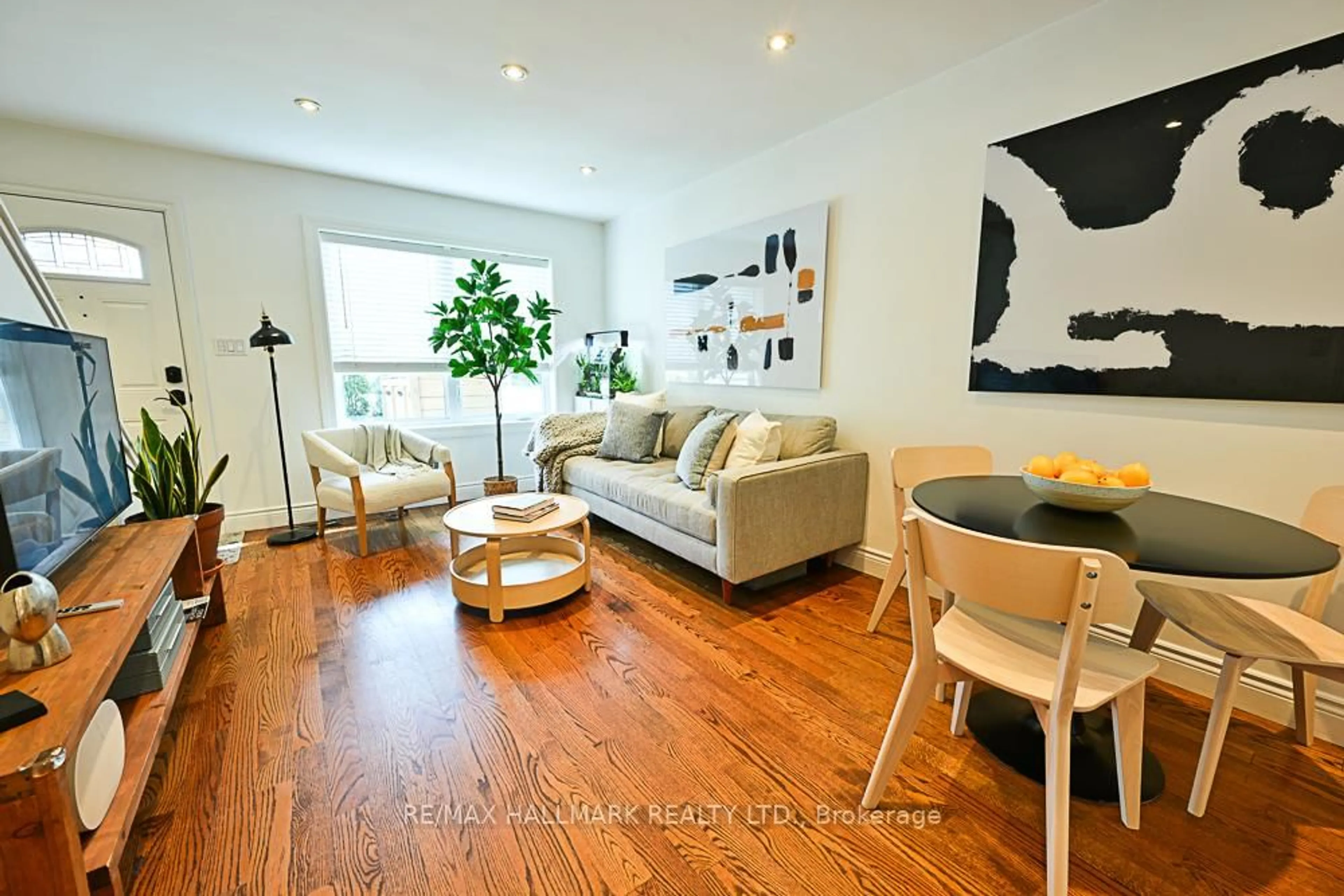 Living room with furniture, wood/laminate floor for 3318 Bathurst St, Toronto Ontario M6A 2B6