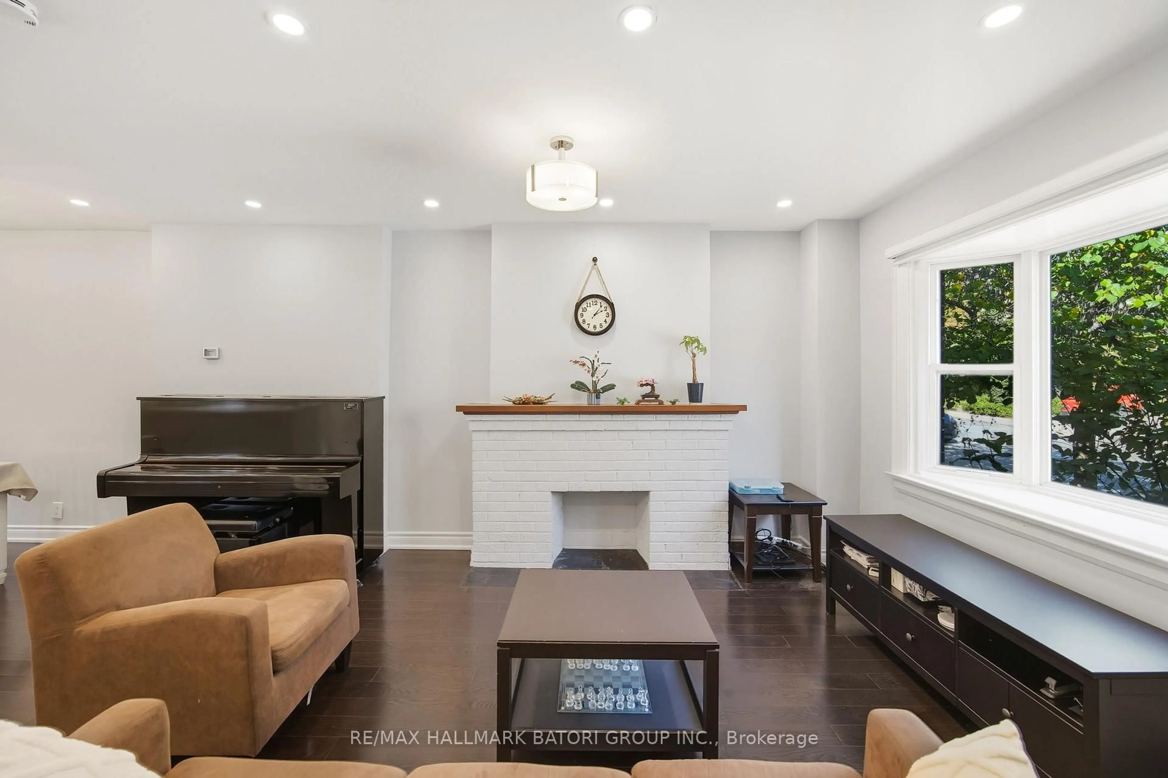 Living room with furniture, ceramic/tile floor for 6 Rosewell Ave, Toronto Ontario M4R 1Z7