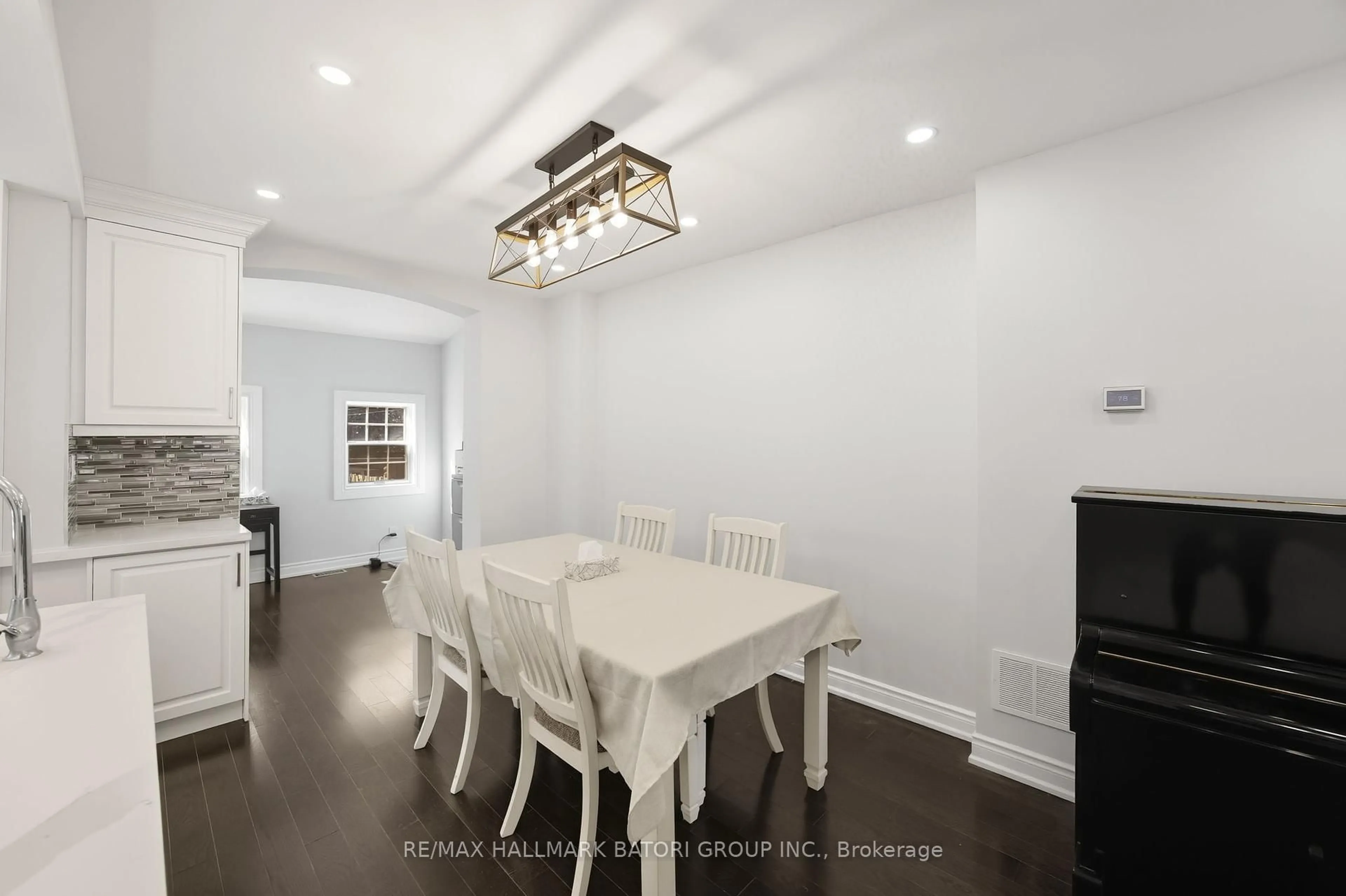 Dining room, unknown for 6 Rosewell Ave, Toronto Ontario M4R 1Z7