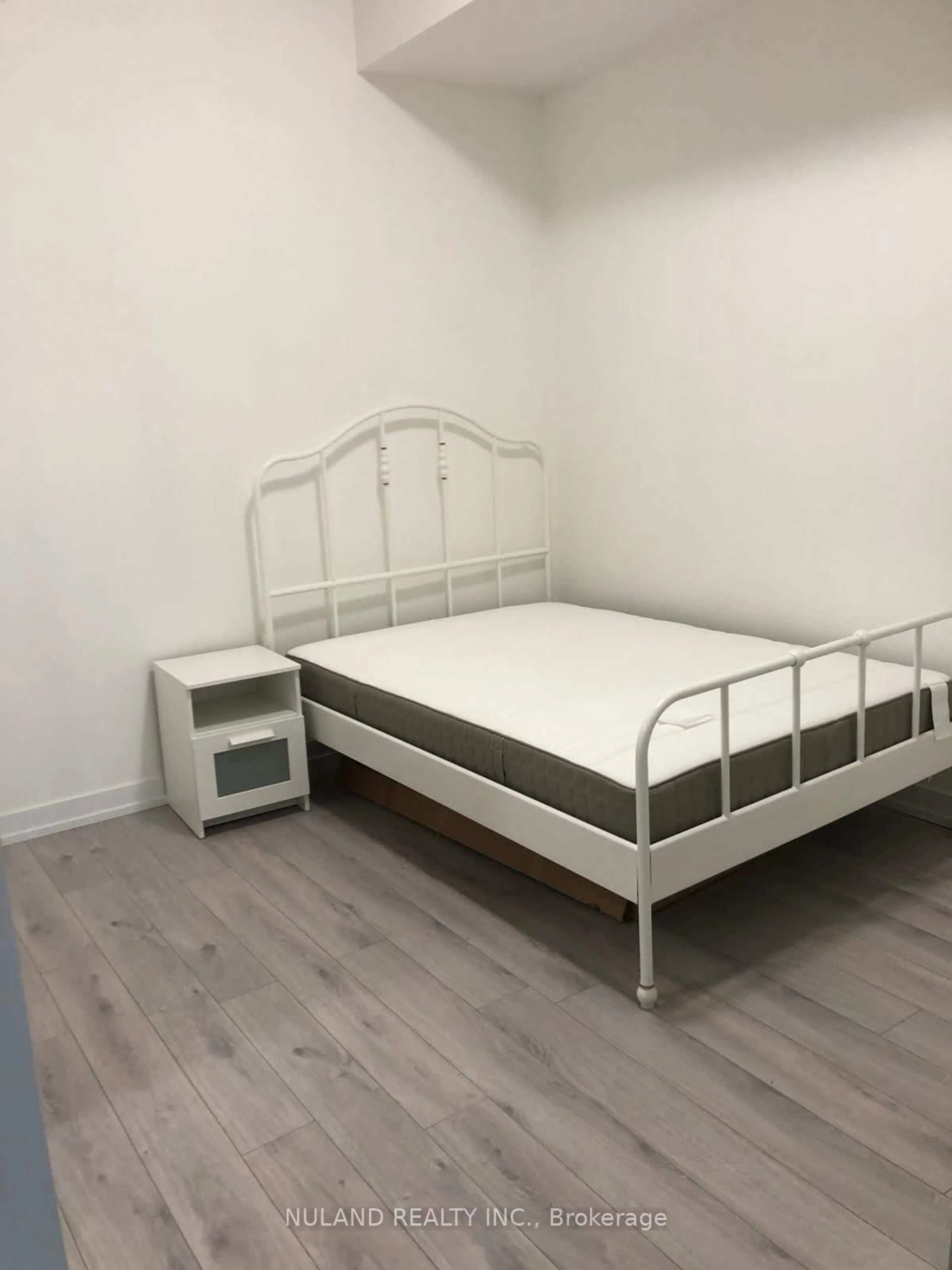 Bedroom with bed, wood/laminate floor for 297 College St #521, Toronto Ontario M5T 1S2