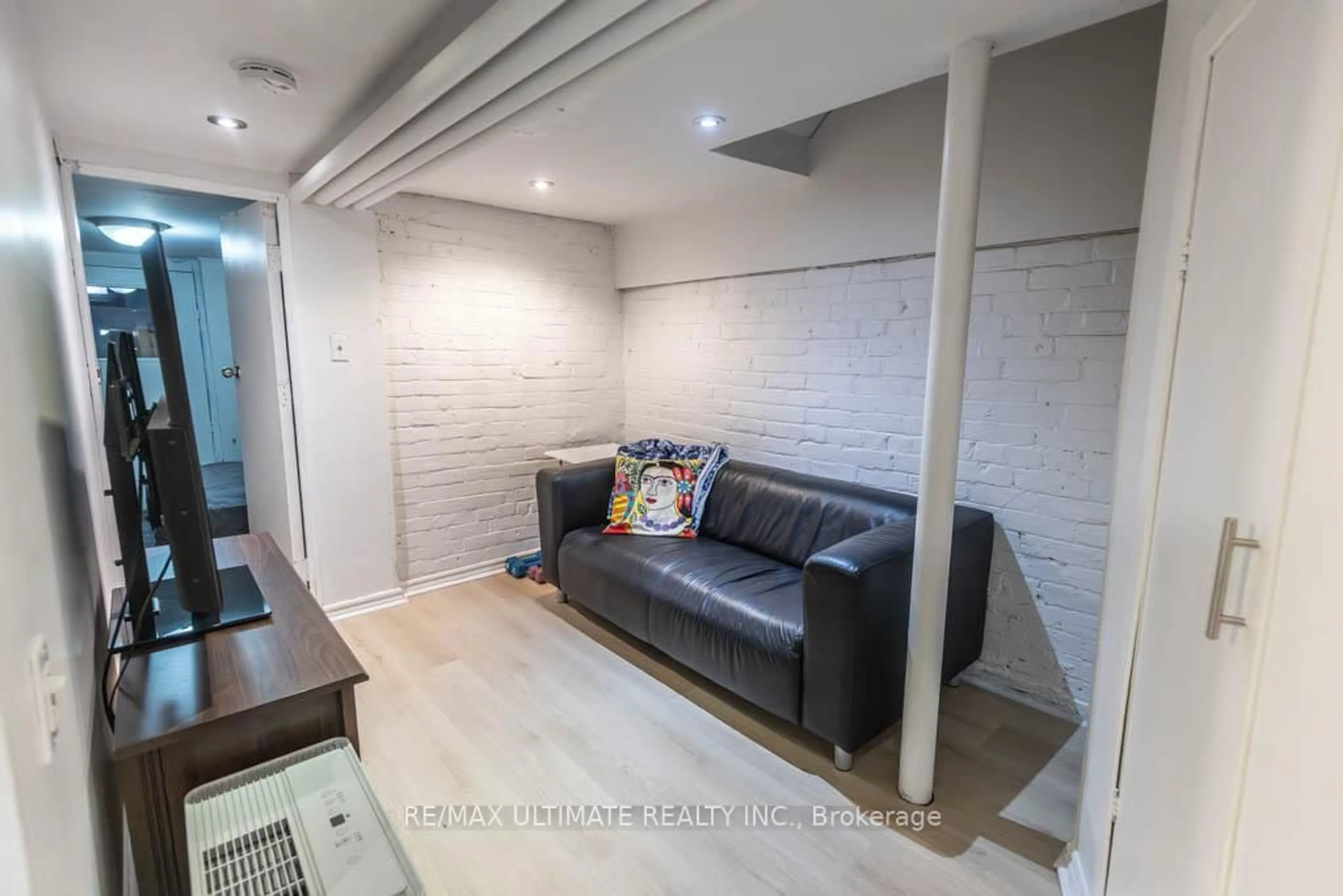 Unknown for 54 Brookfield St, Toronto Ontario M6J 3A9