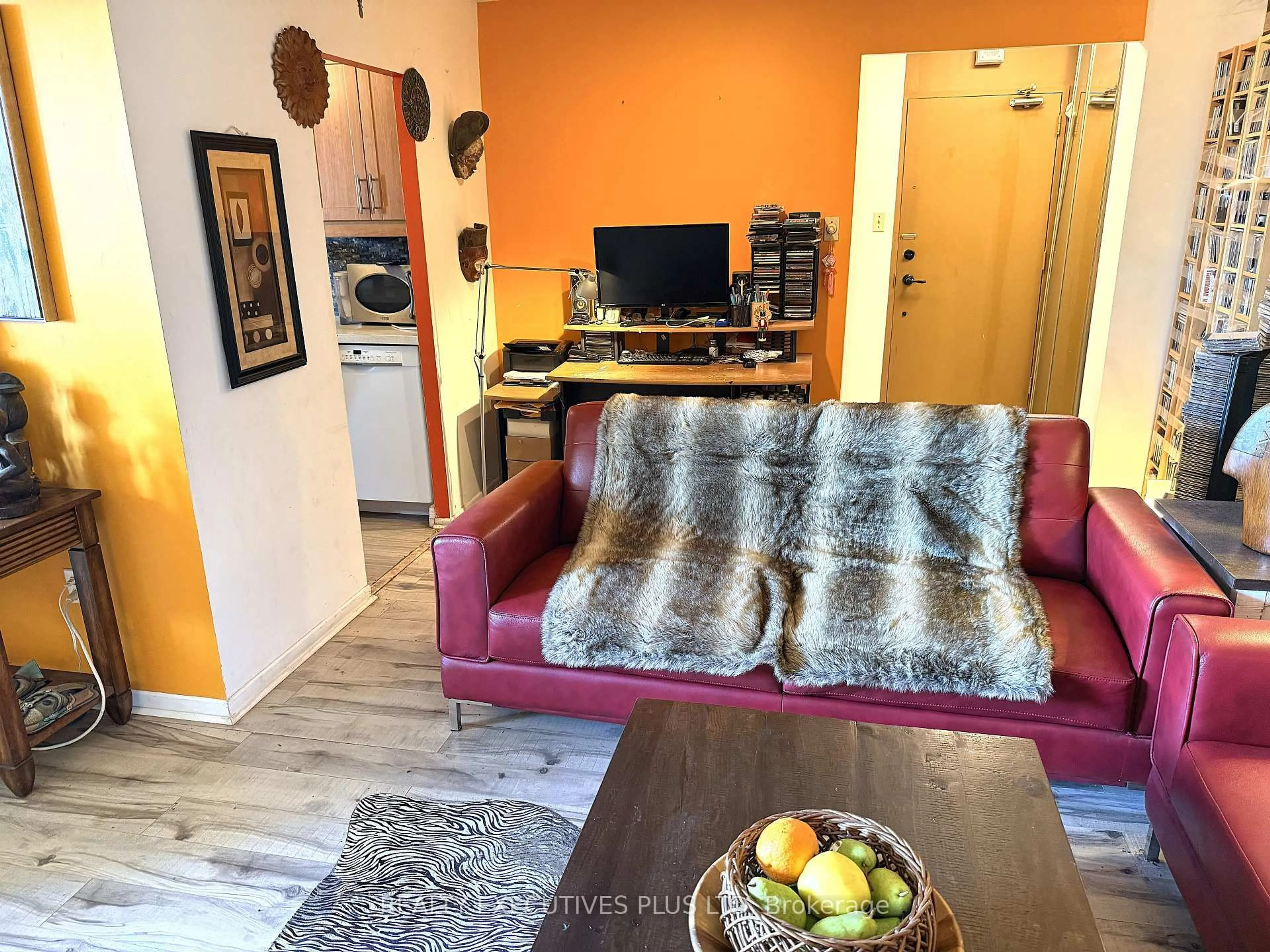 Living room with furniture, wood/laminate floor for 5 Old Sheppard Ave #1610, Toronto Ontario M2J 4K3