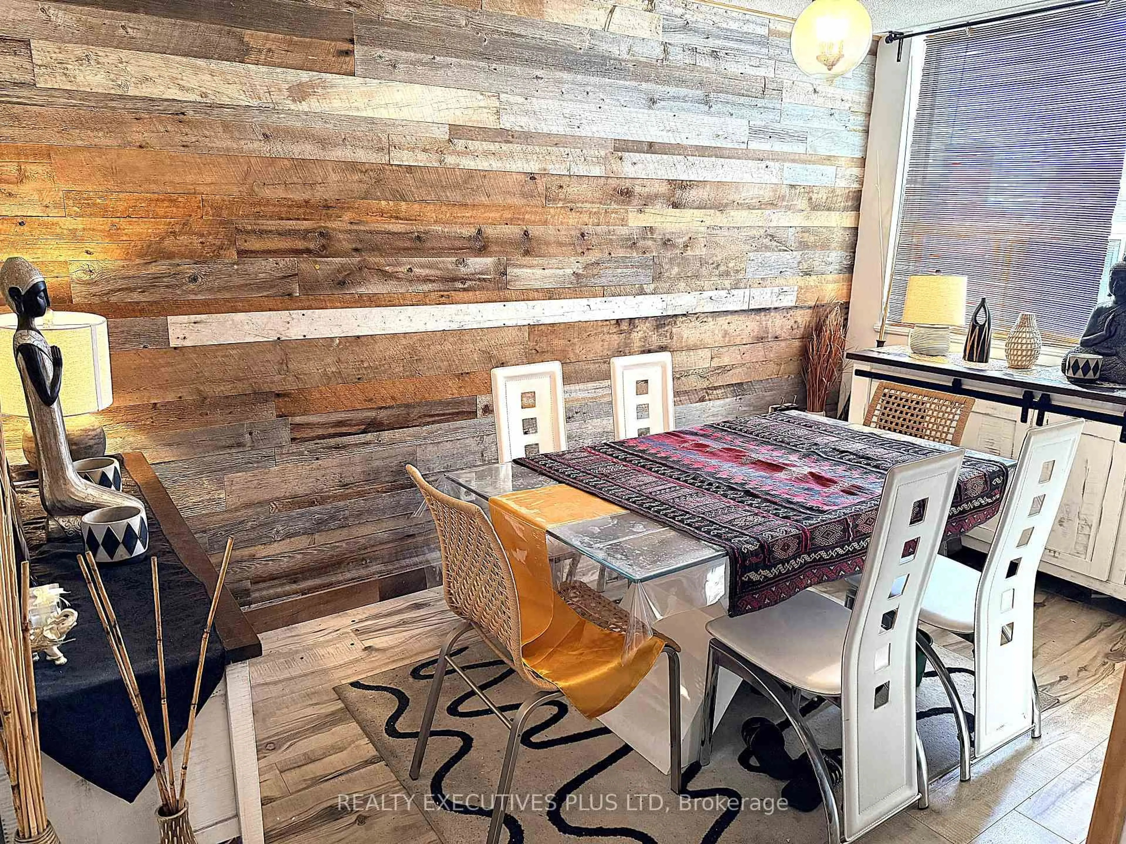 Dining room, wood/laminate floor for 5 Old Sheppard Ave #1610, Toronto Ontario M2J 4K3