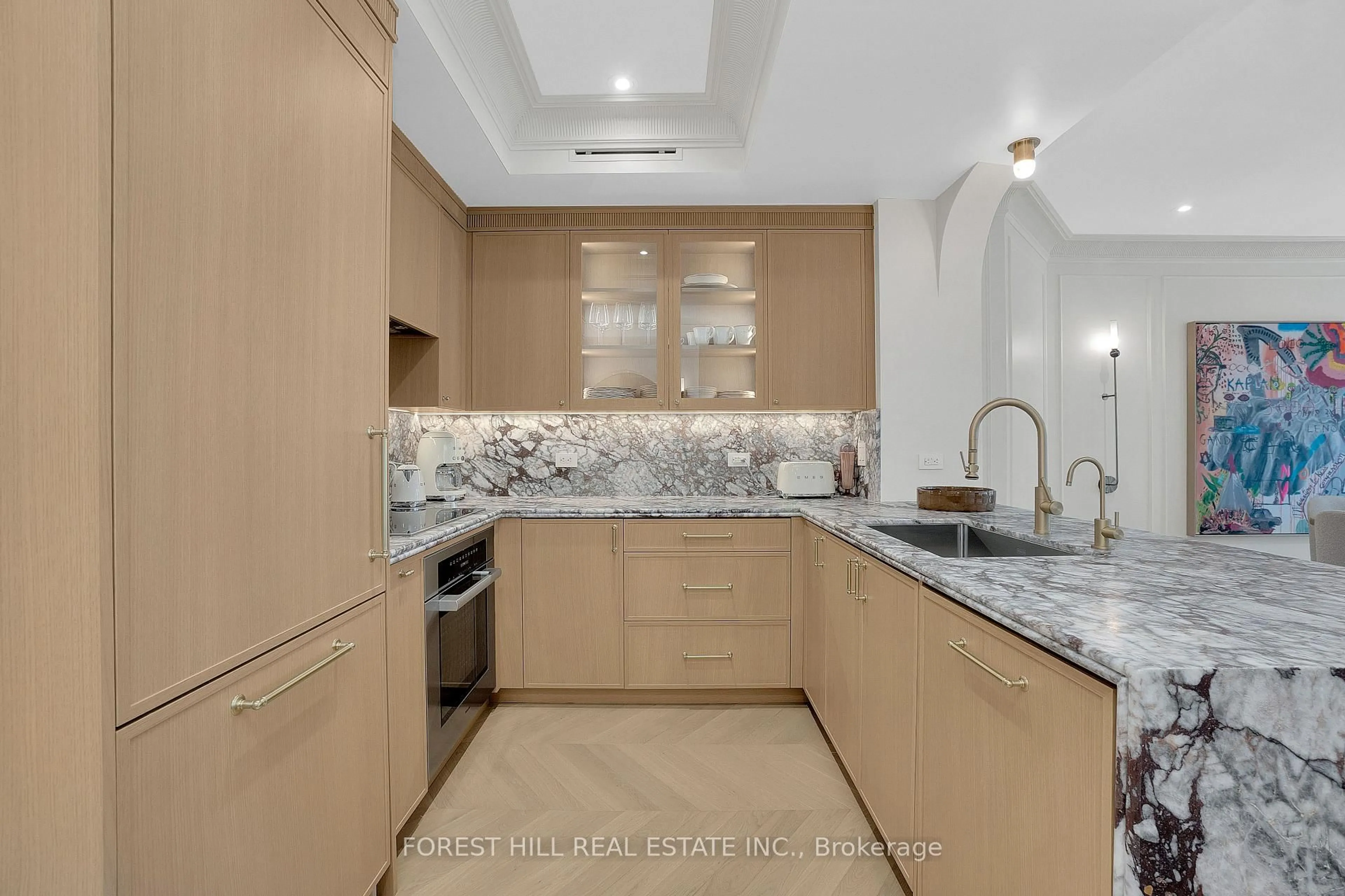 Standard kitchen, ceramic/tile floor for 38 Avenue Rd #804, Toronto Ontario M5R 2G2