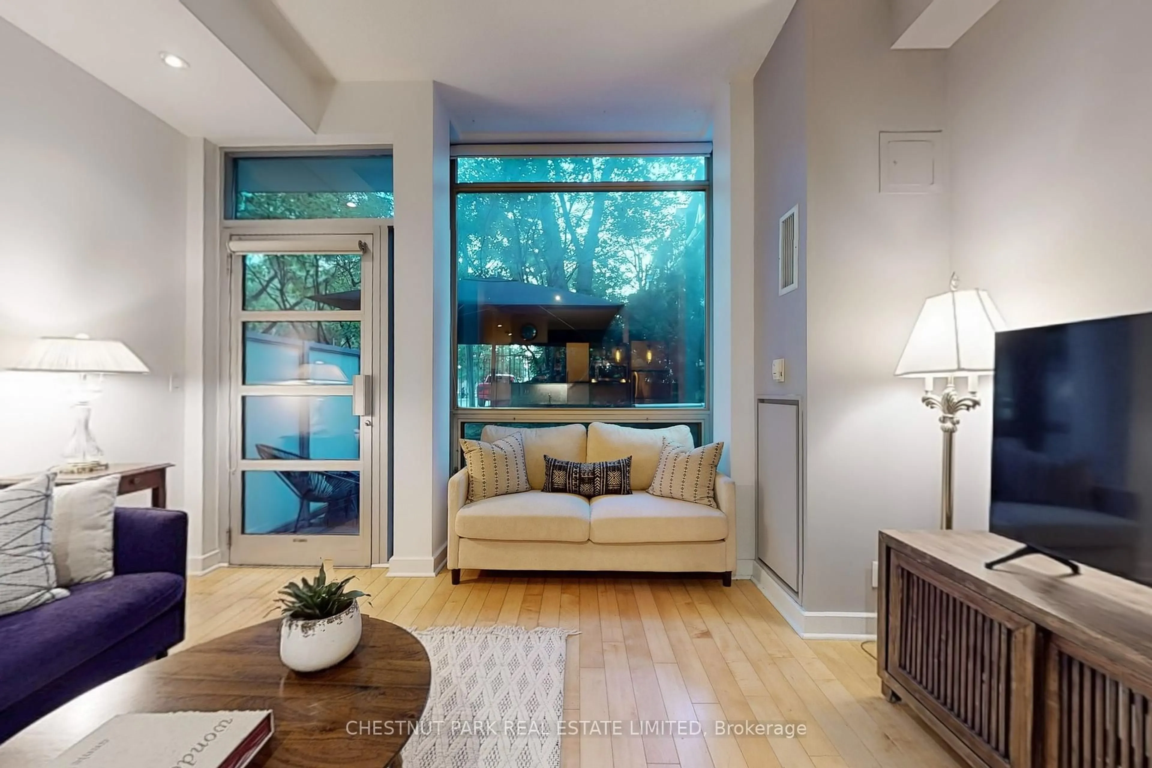 Indoor entryway for 350 Wellington St #G06, Toronto Ontario M5V 3W9