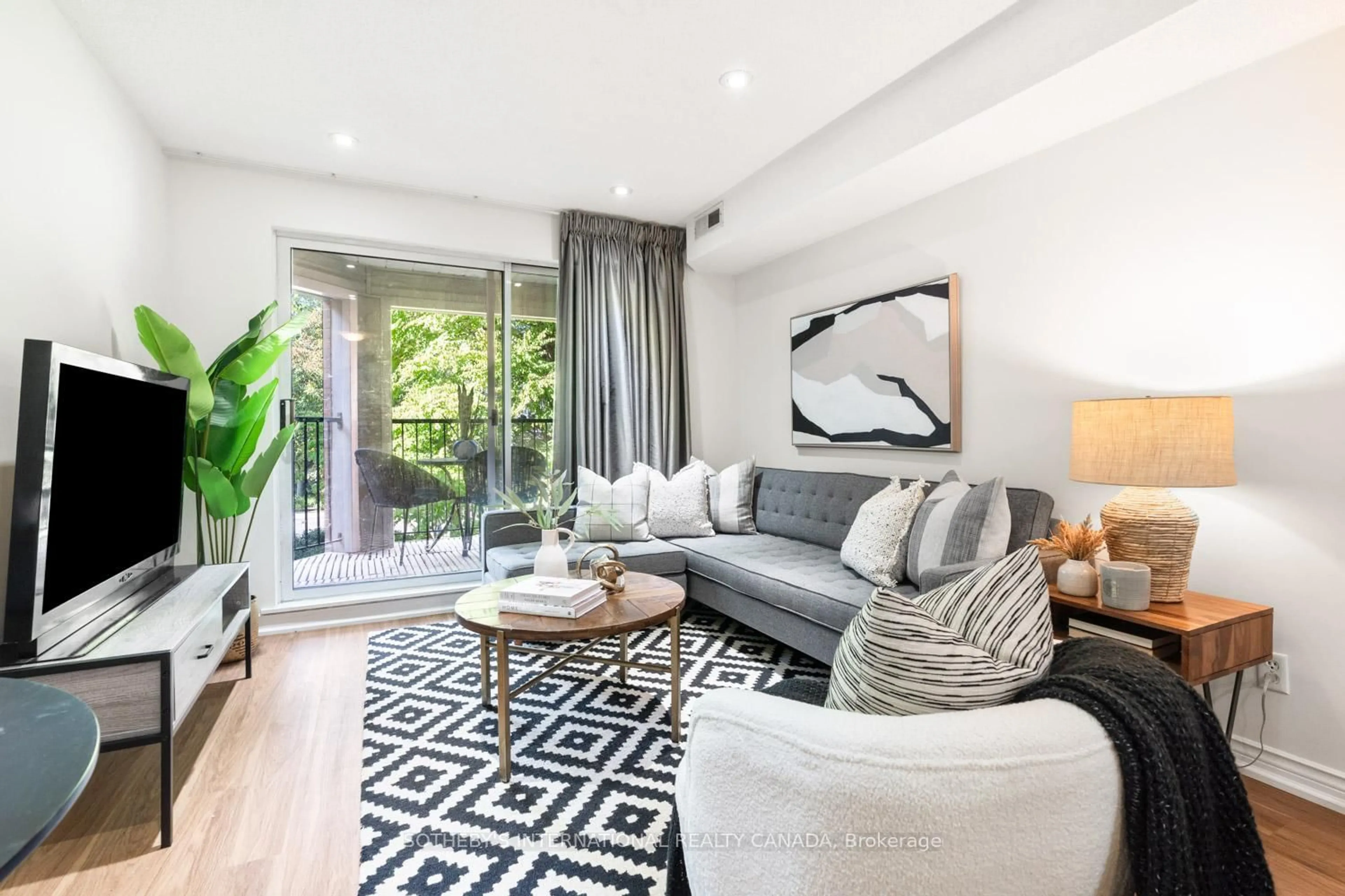Living room with furniture, unknown for 217 St. George St #6, Toronto Ontario M5R 3S7