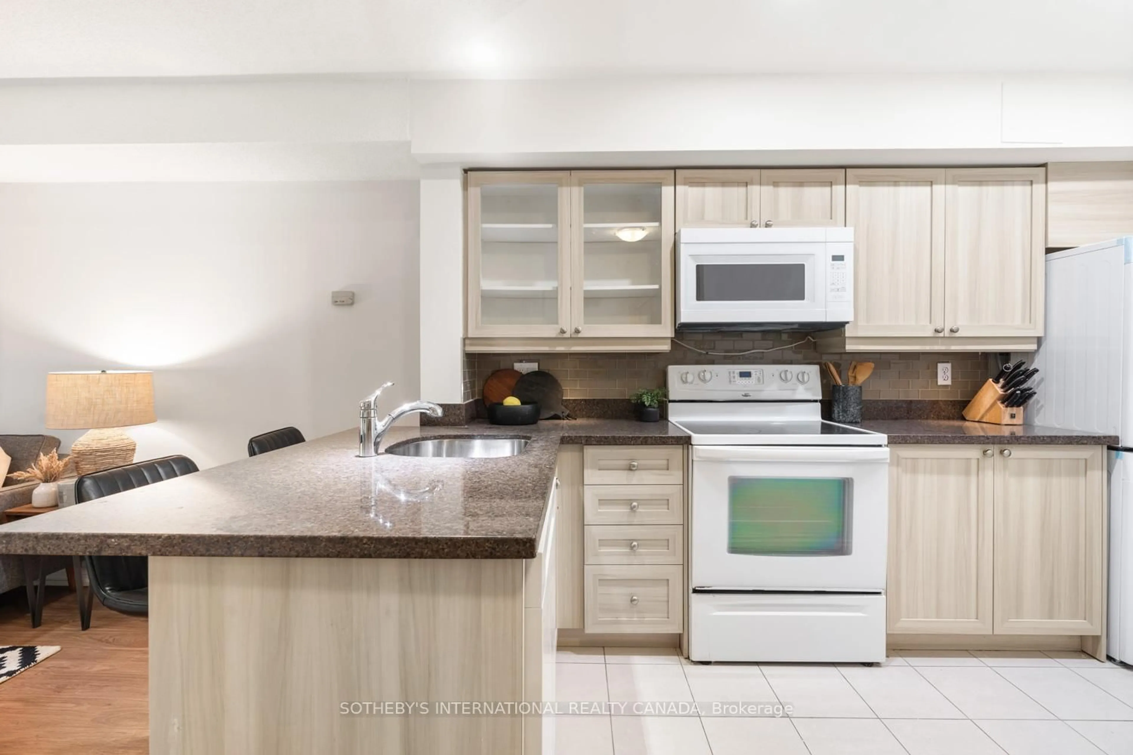 Standard kitchen, ceramic/tile floor for 217 St. George St #6, Toronto Ontario M5R 3S7