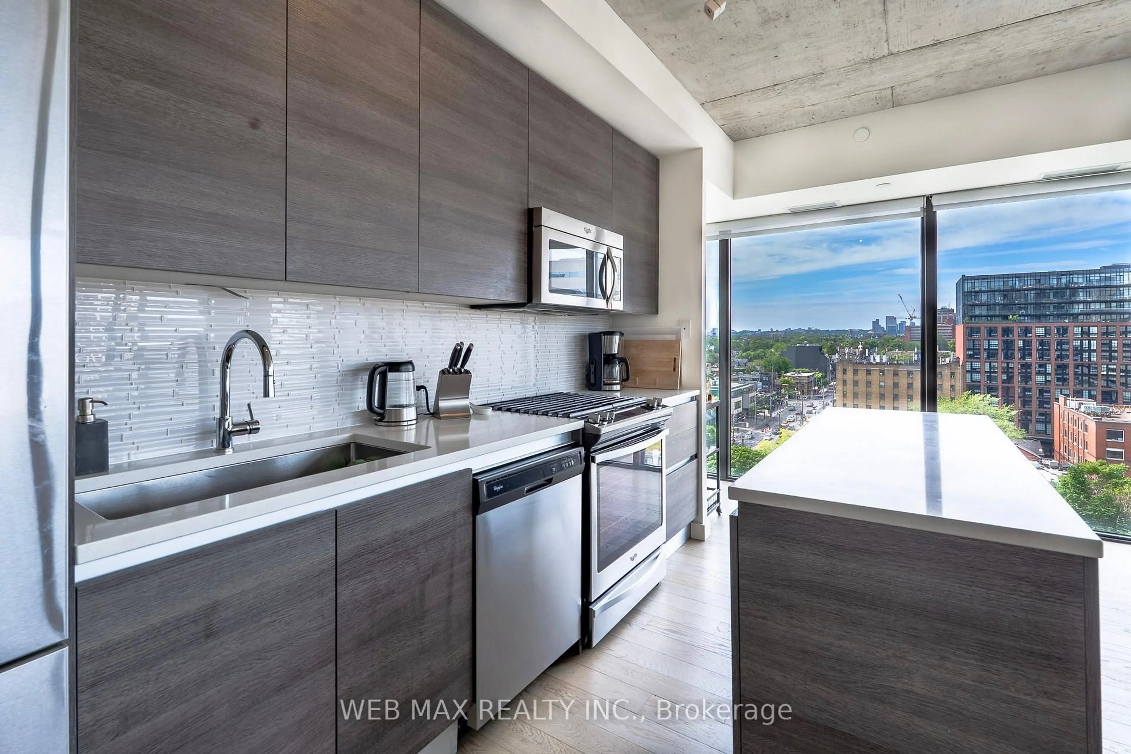 Unknown for 111 Bathurst St #1005, Toronto Ontario M5V 0M9