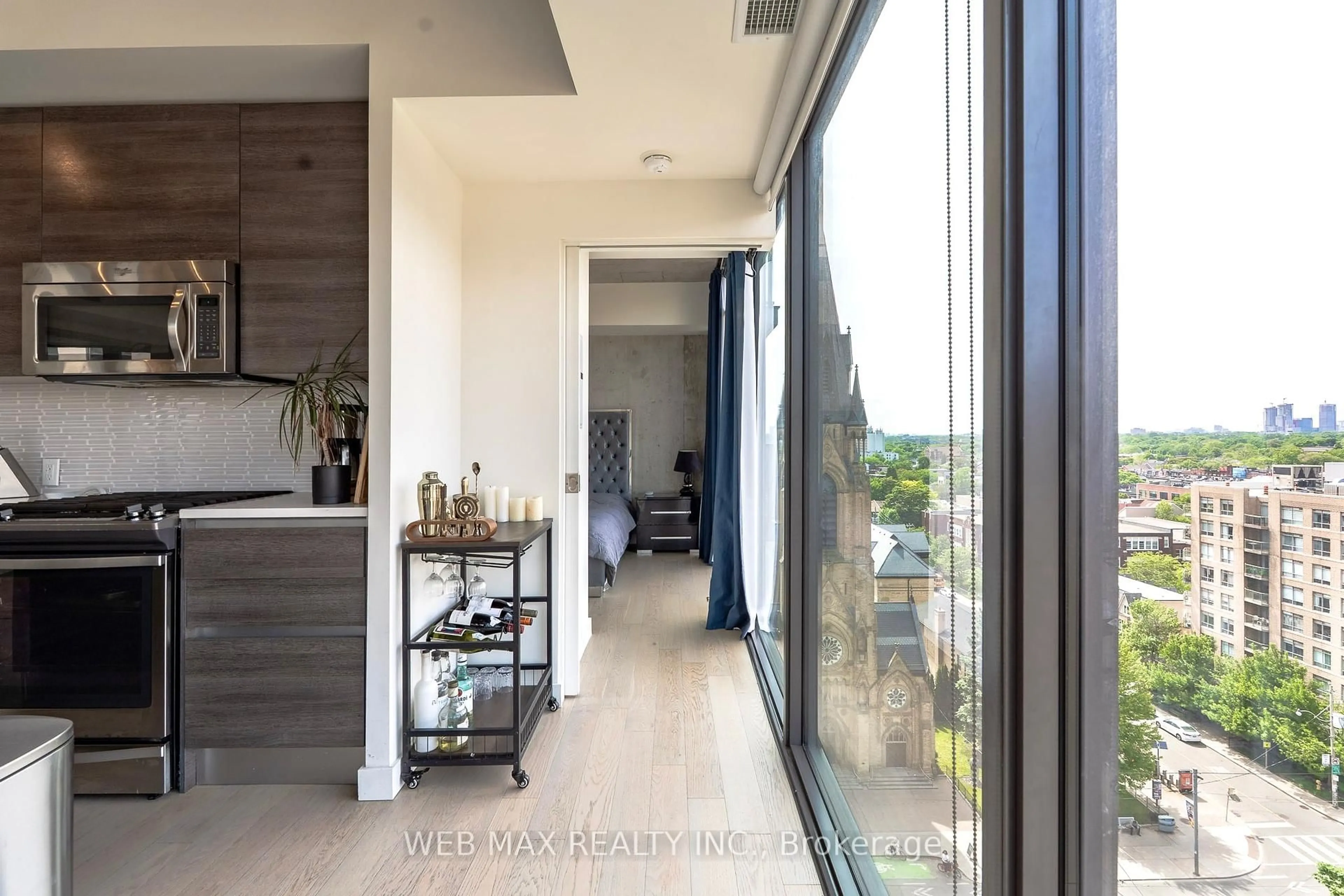 Indoor entryway for 111 Bathurst St #1005, Toronto Ontario M5V 0M9