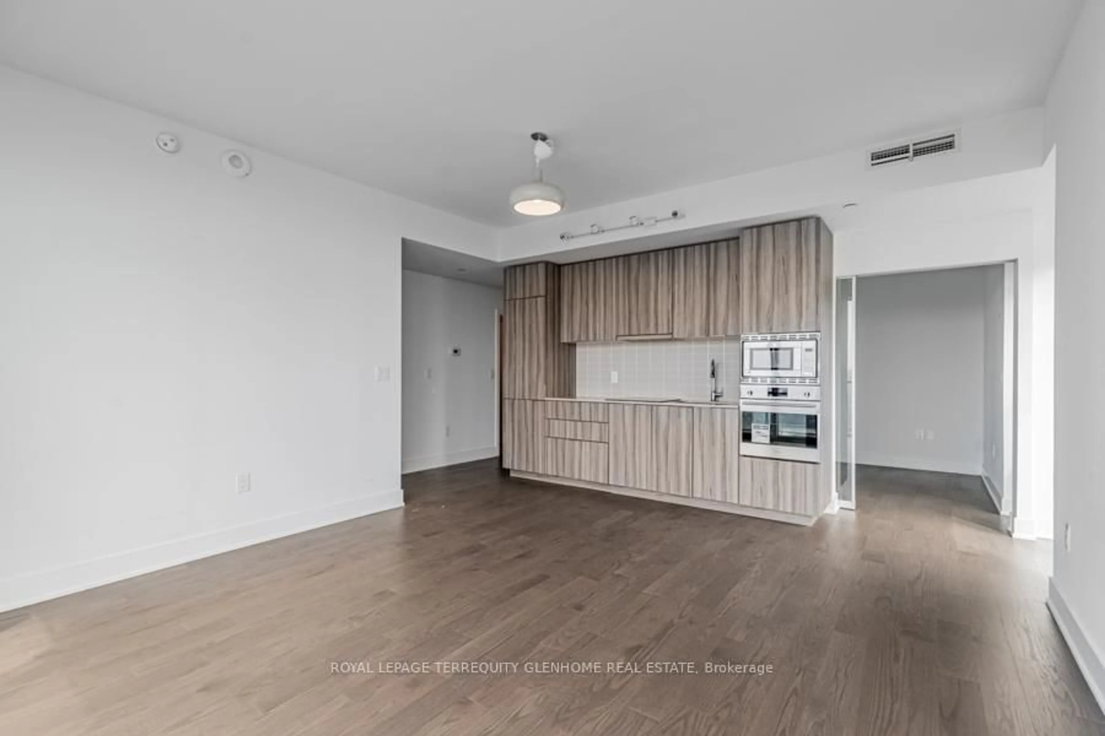 Standard kitchen, unknown for 955 Bay St #3106, Toronto Ontario M5S 2A2