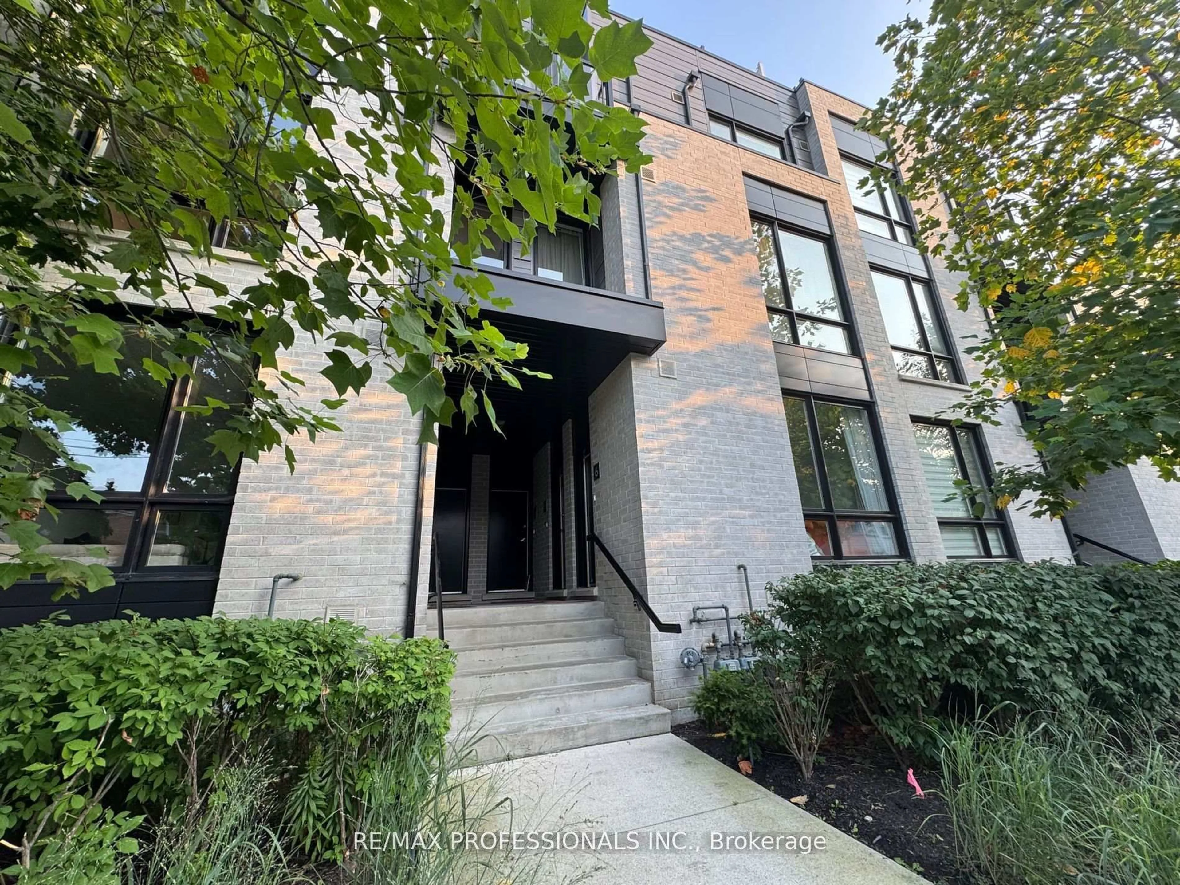 Unknown for 31 Florence St #4, Toronto Ontario M6K 0C5