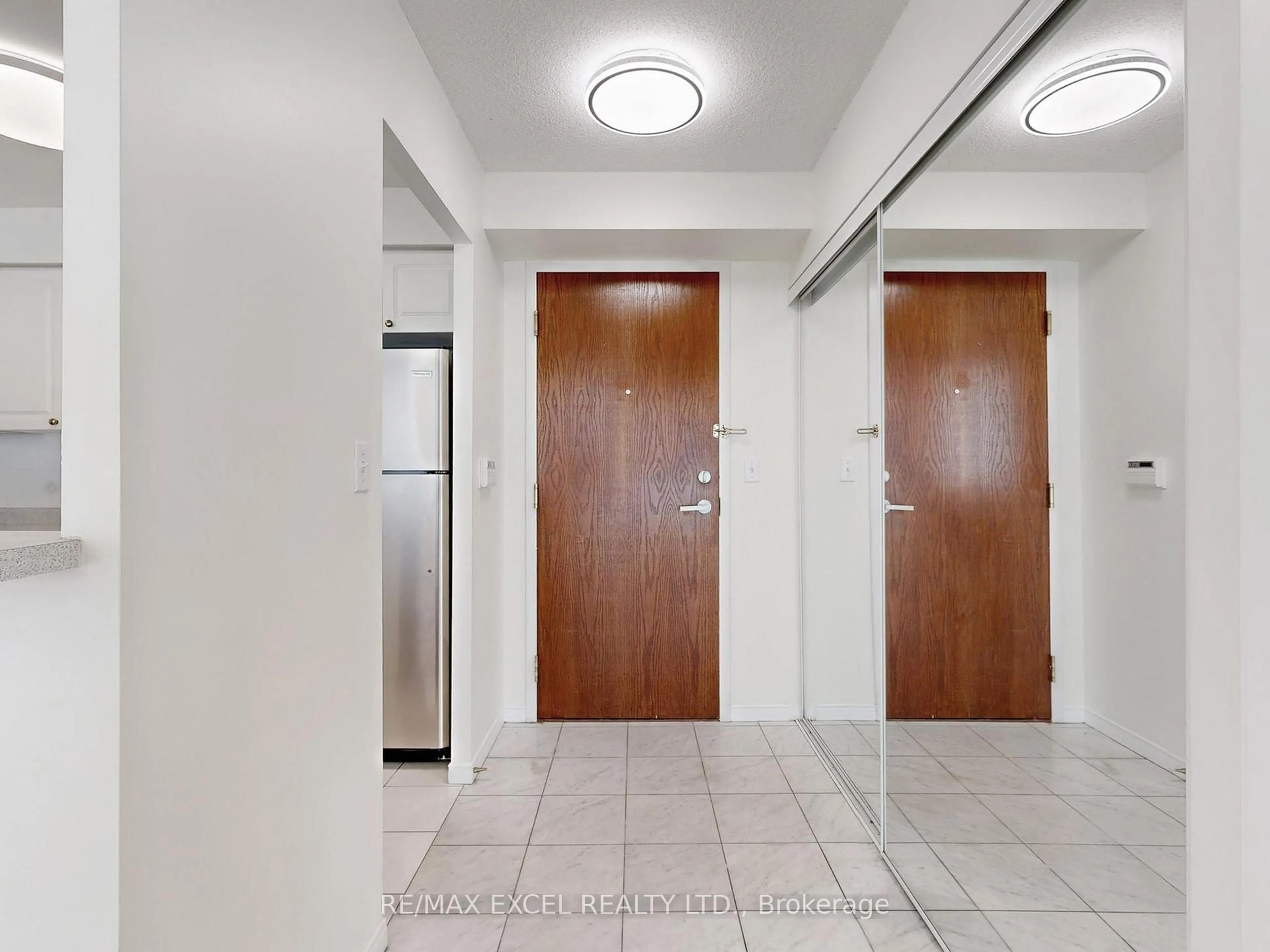Indoor foyer for 29 Pemberton Ave #707, Toronto Ontario M2M 4L5