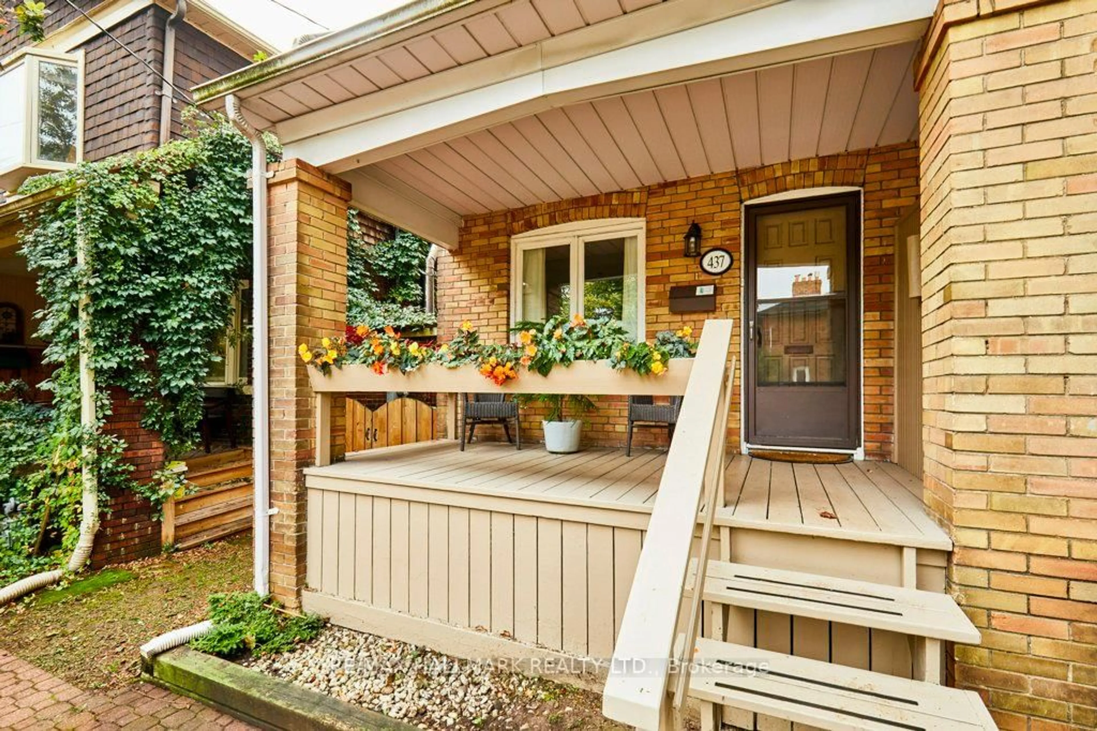 Patio, street for 437 Davisville Ave, Toronto Ontario M4S 1H7