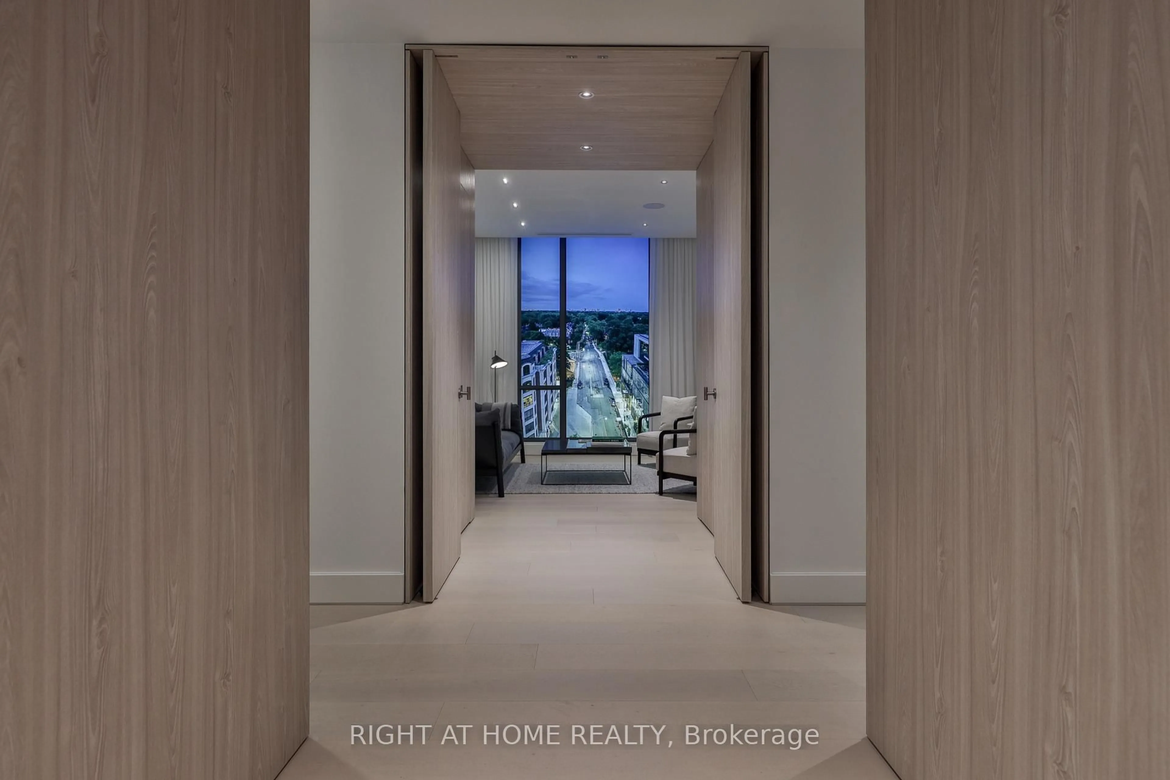 Indoor foyer for 1 Roxborough St #403, Toronto Ontario M4W 2L4