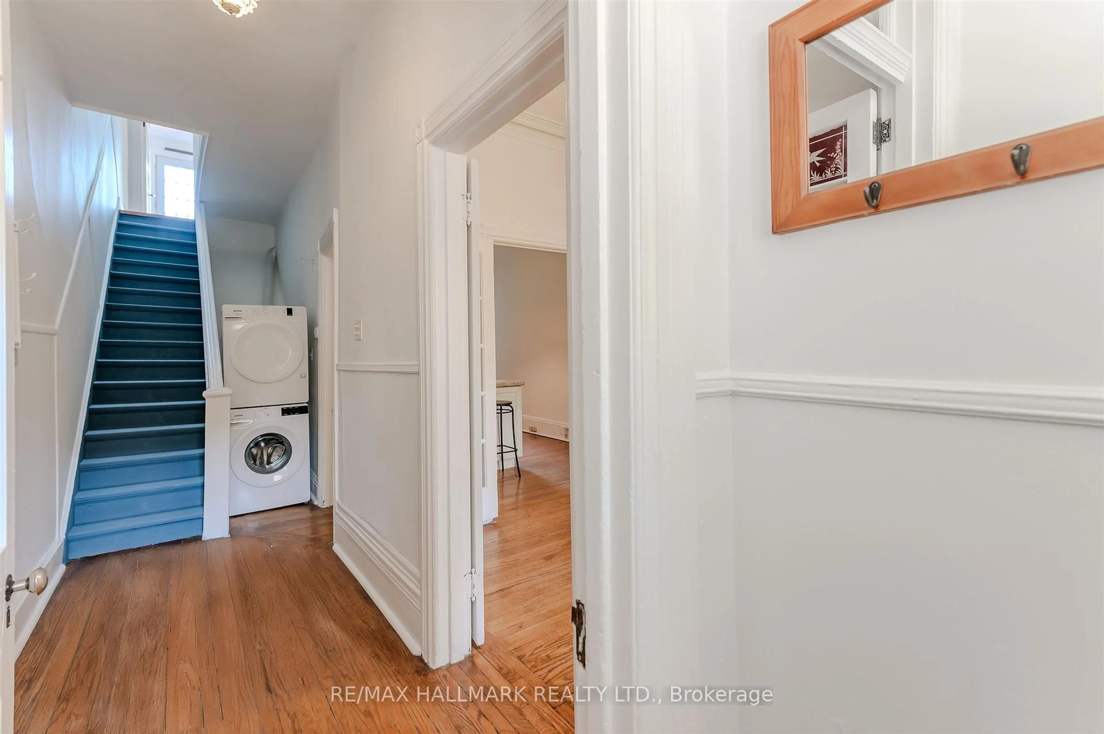 Indoor entryway for 155 Major St, Toronto Ontario M5S 2K9