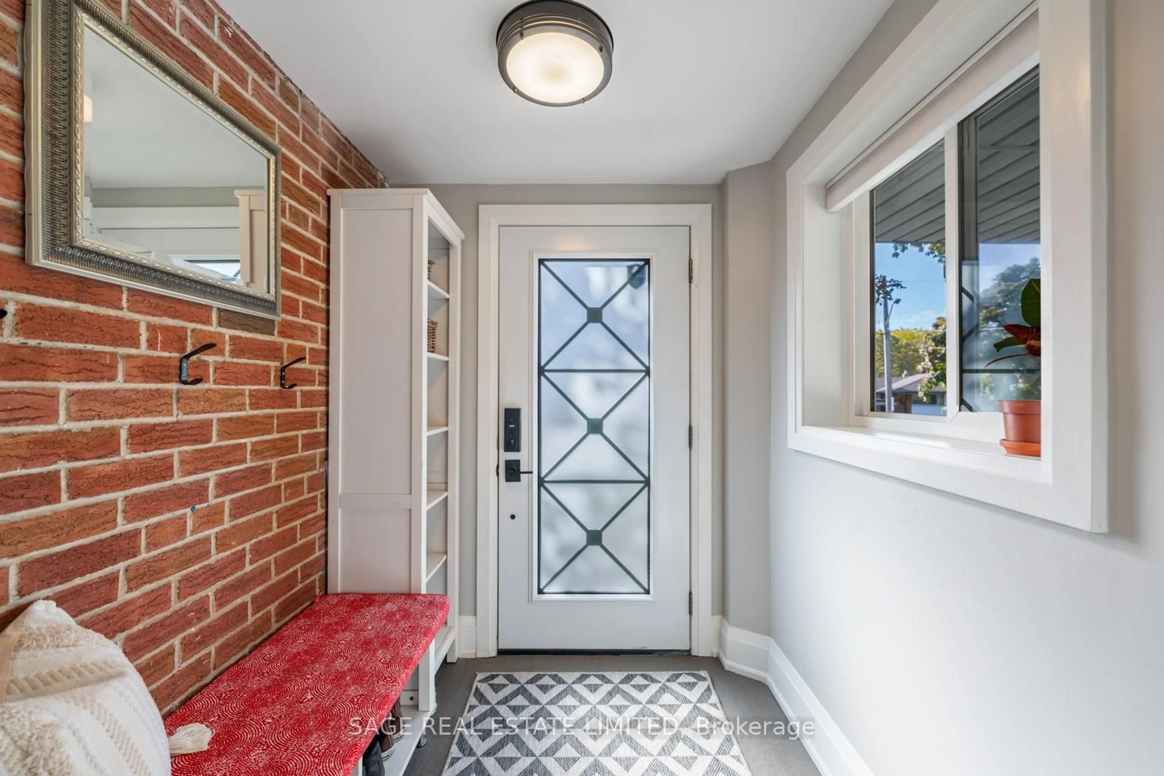 Indoor entryway for 10 Lionel Heights Cres, Toronto Ontario M3A 1L9