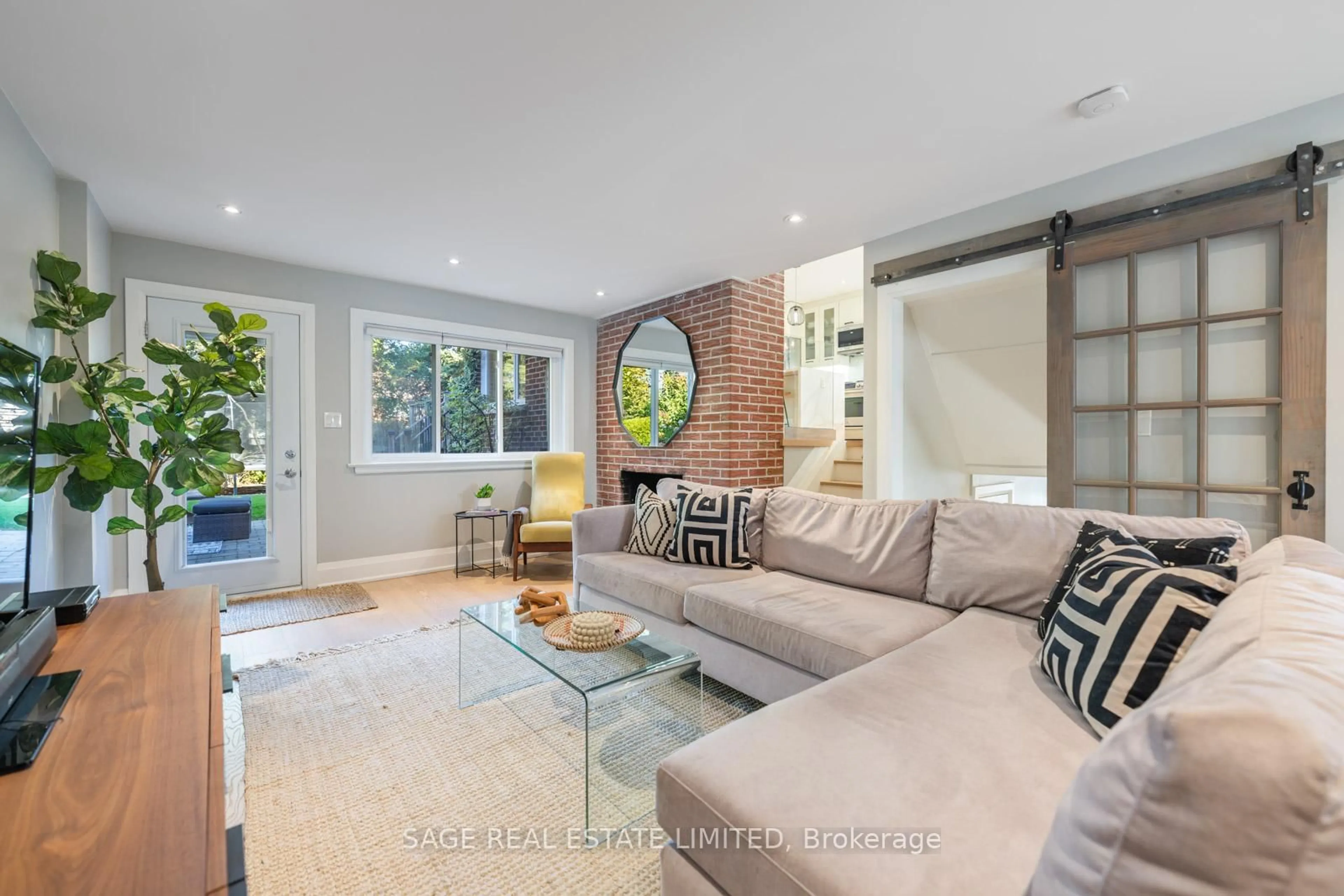 Living room with furniture, unknown for 10 Lionel Heights Cres, Toronto Ontario M3A 1L9