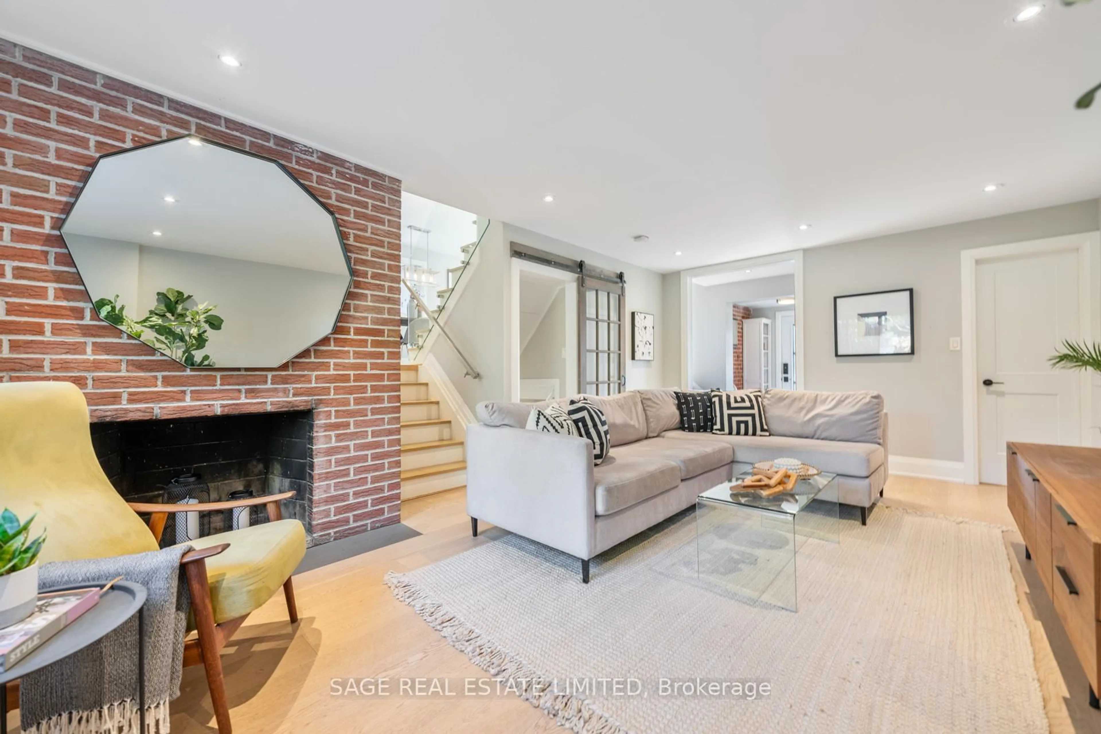 Living room with furniture, unknown for 10 Lionel Heights Cres, Toronto Ontario M3A 1L9