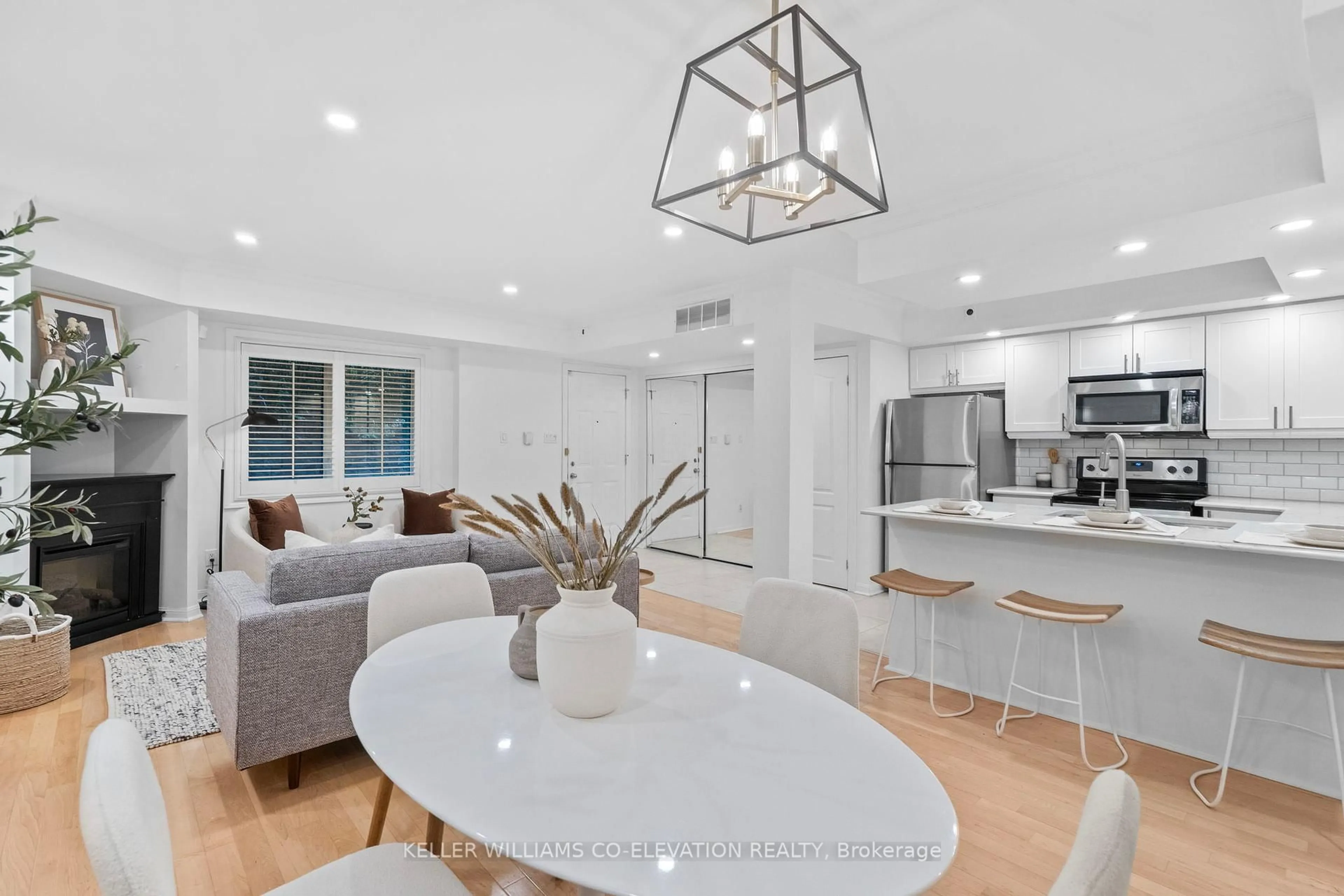 Open concept kitchen, ceramic/tile floor for 11 Shank St #1102, Toronto Ontario M6J 3W9