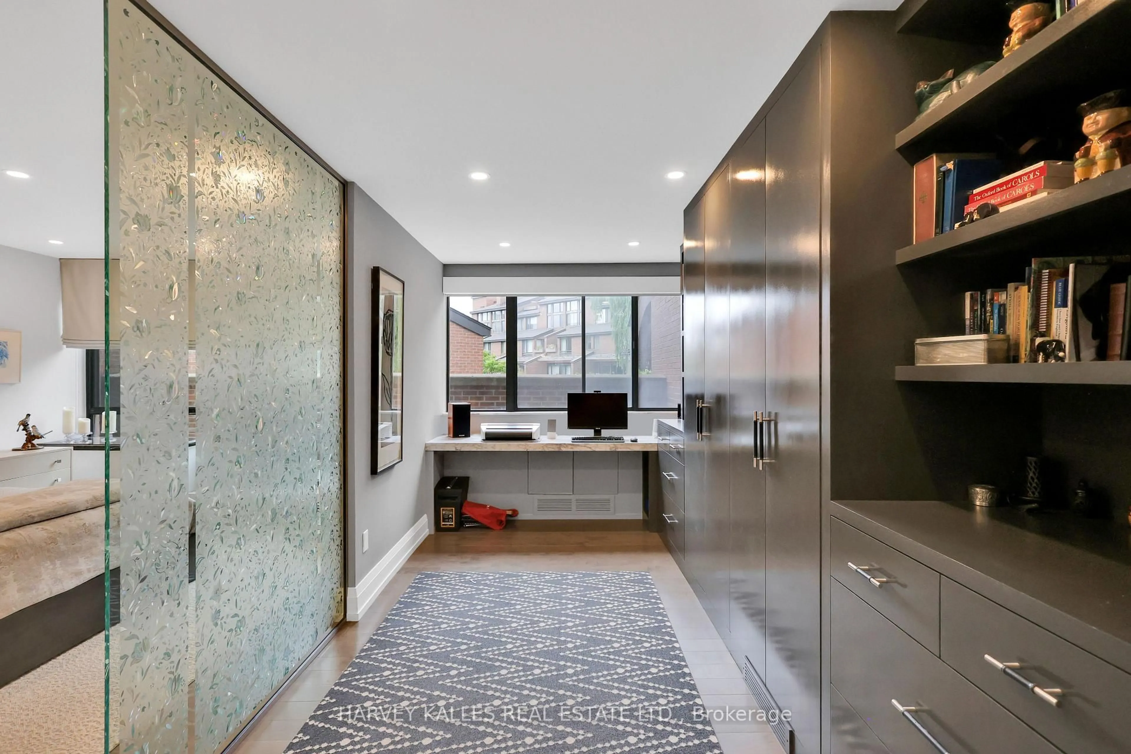 Contemporary bathroom, unknown for 40 Sylvan Valley Way #324-325, Toronto Ontario M5M 4M3