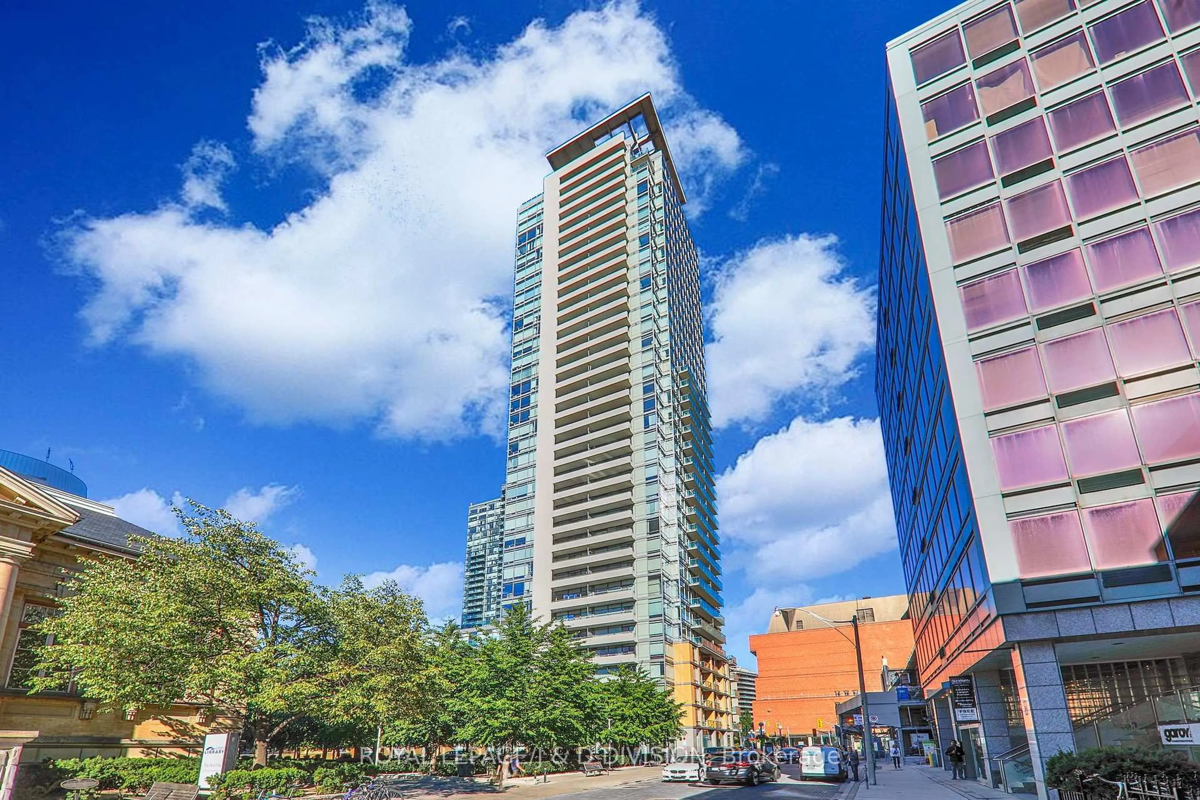 Unknown for 18 Yorkville Ave #2202, Toronto Ontario M4W 3Y8