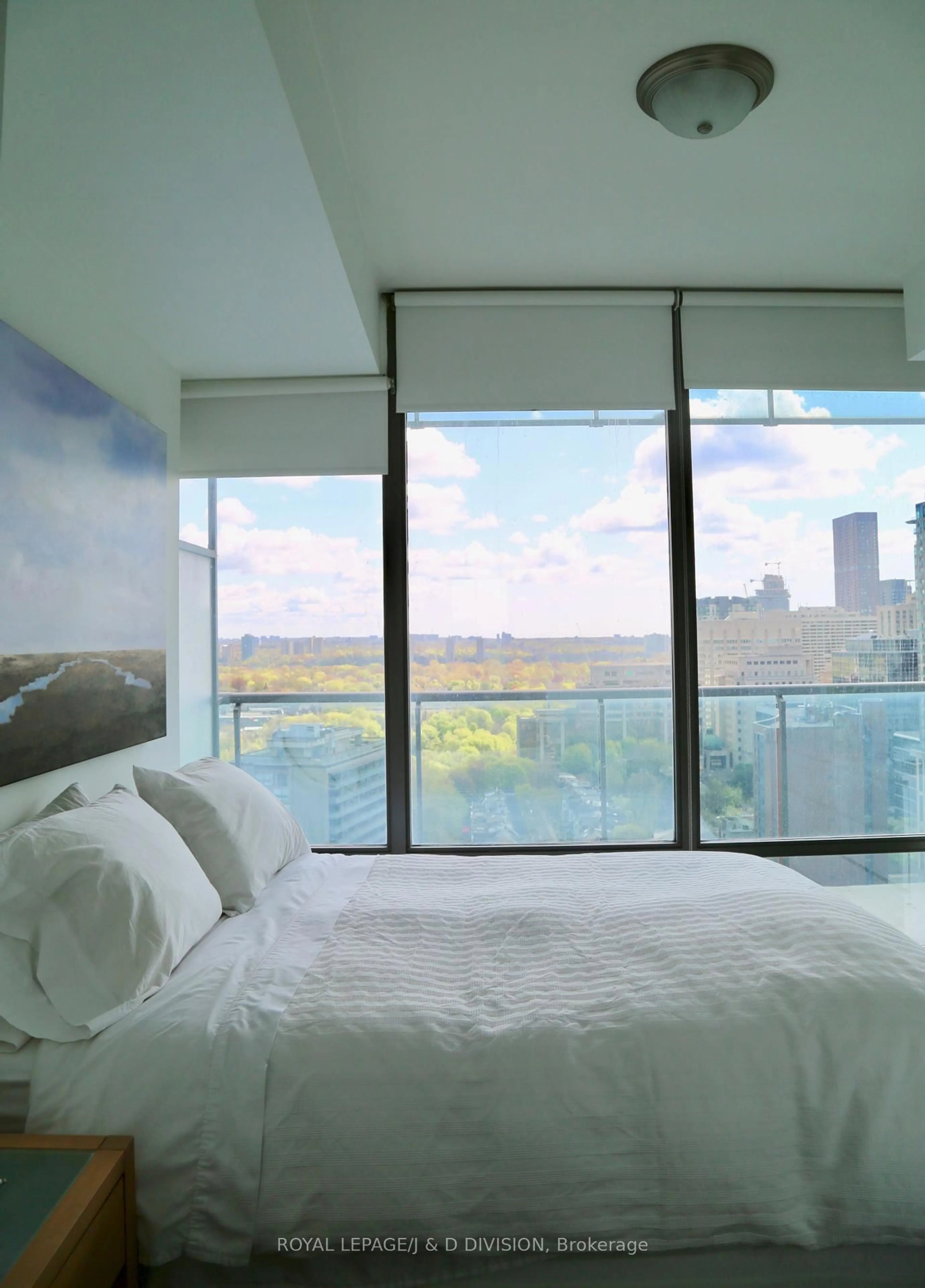 Bedroom with bed, unknown for 18 Yorkville Ave #2202, Toronto Ontario M4W 3Y8