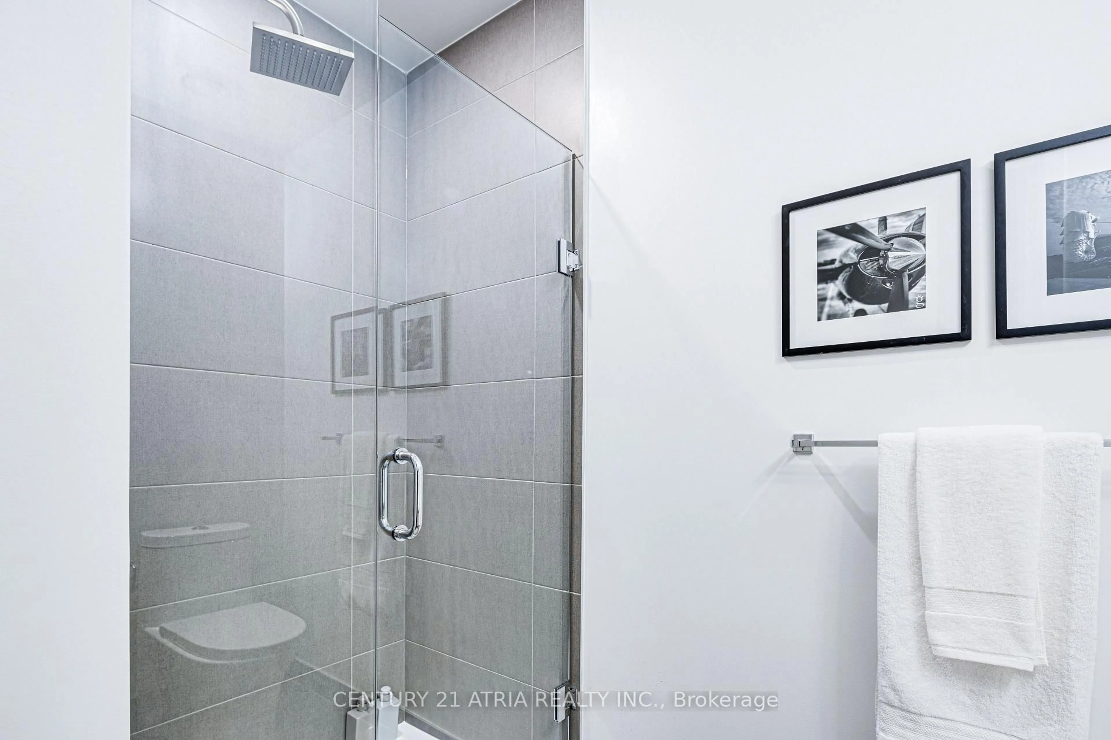 Standard bathroom, ceramic/tile floor for 55 Mercer St #322, Toronto Ontario M5V 0W4