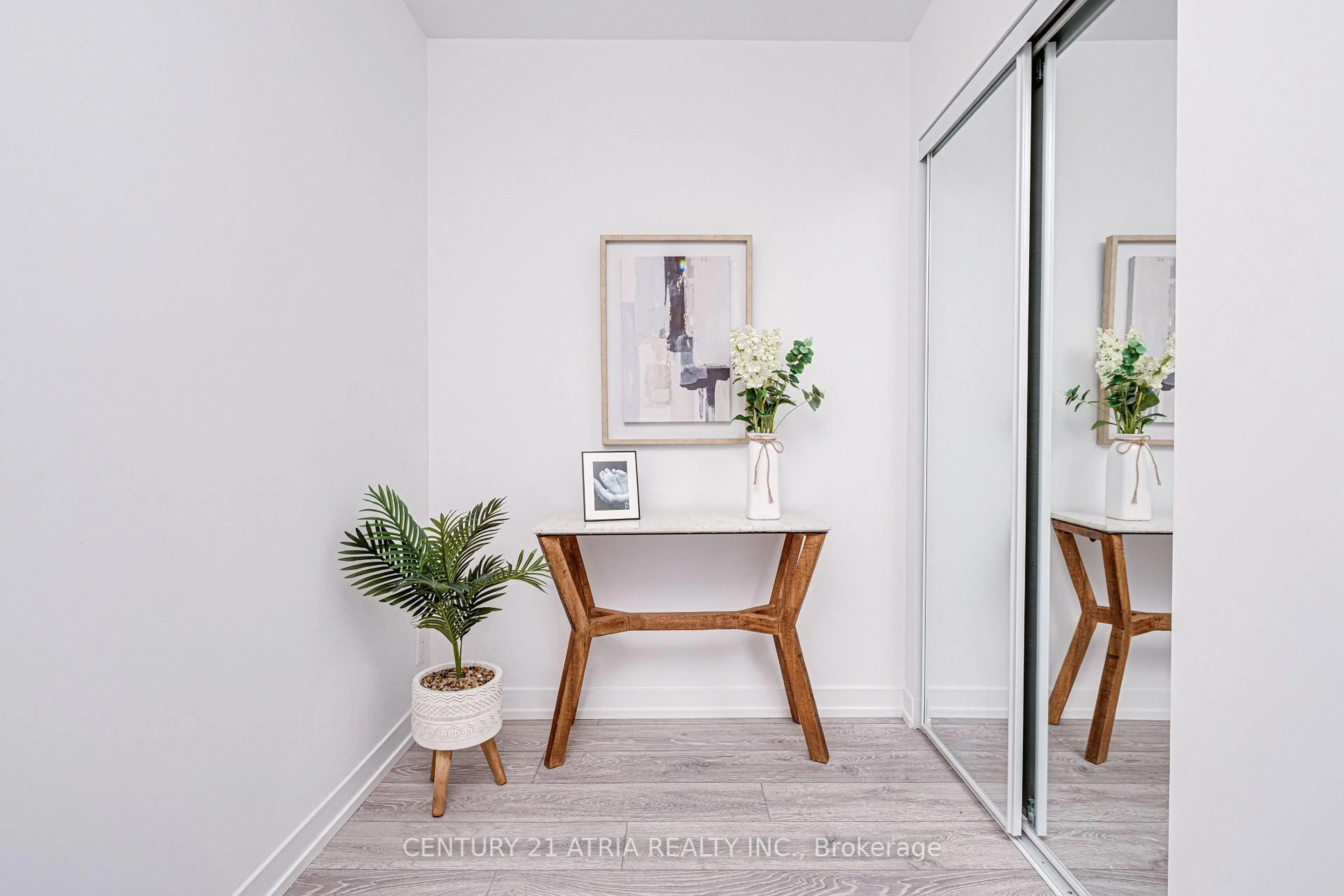 Indoor entryway for 55 Mercer St #308, Toronto Ontario M5V 0W4