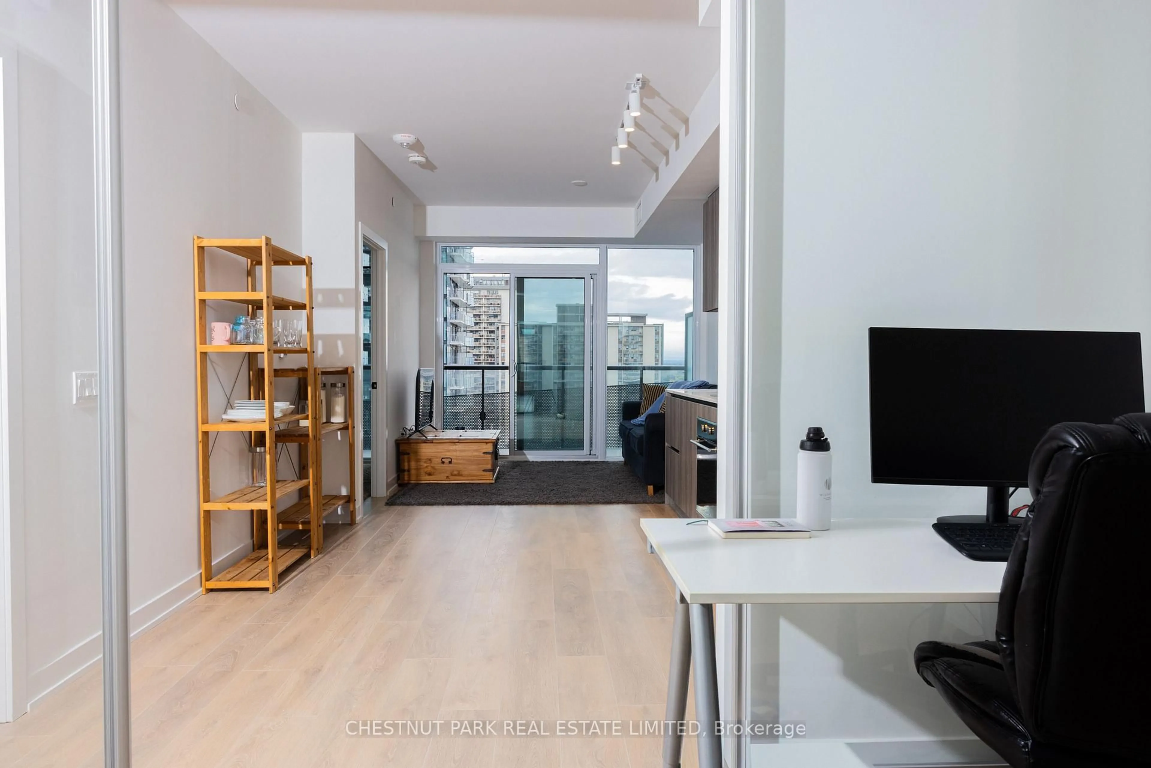 Indoor foyer for 117 Broadway Ave #1807, Toronto Ontario M4P 1V3