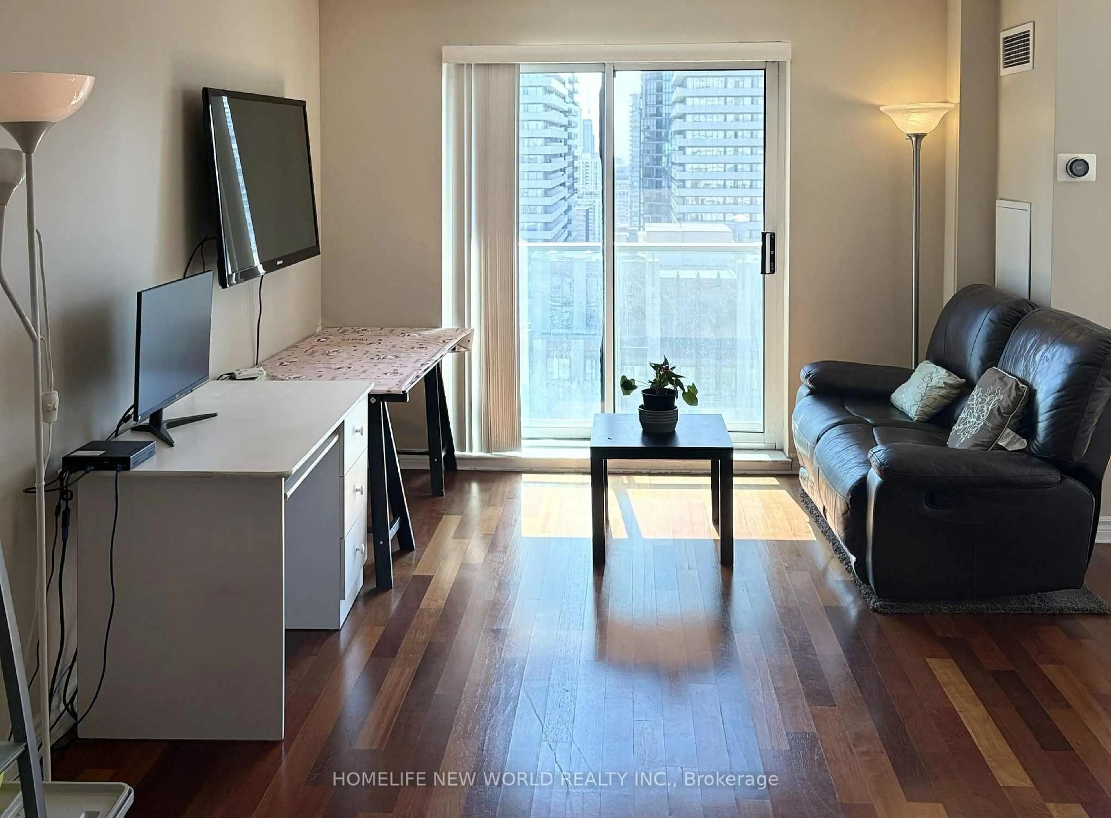 A pic of a room for 8 Park Rd #3112, Toronto Ontario M4W 3S5