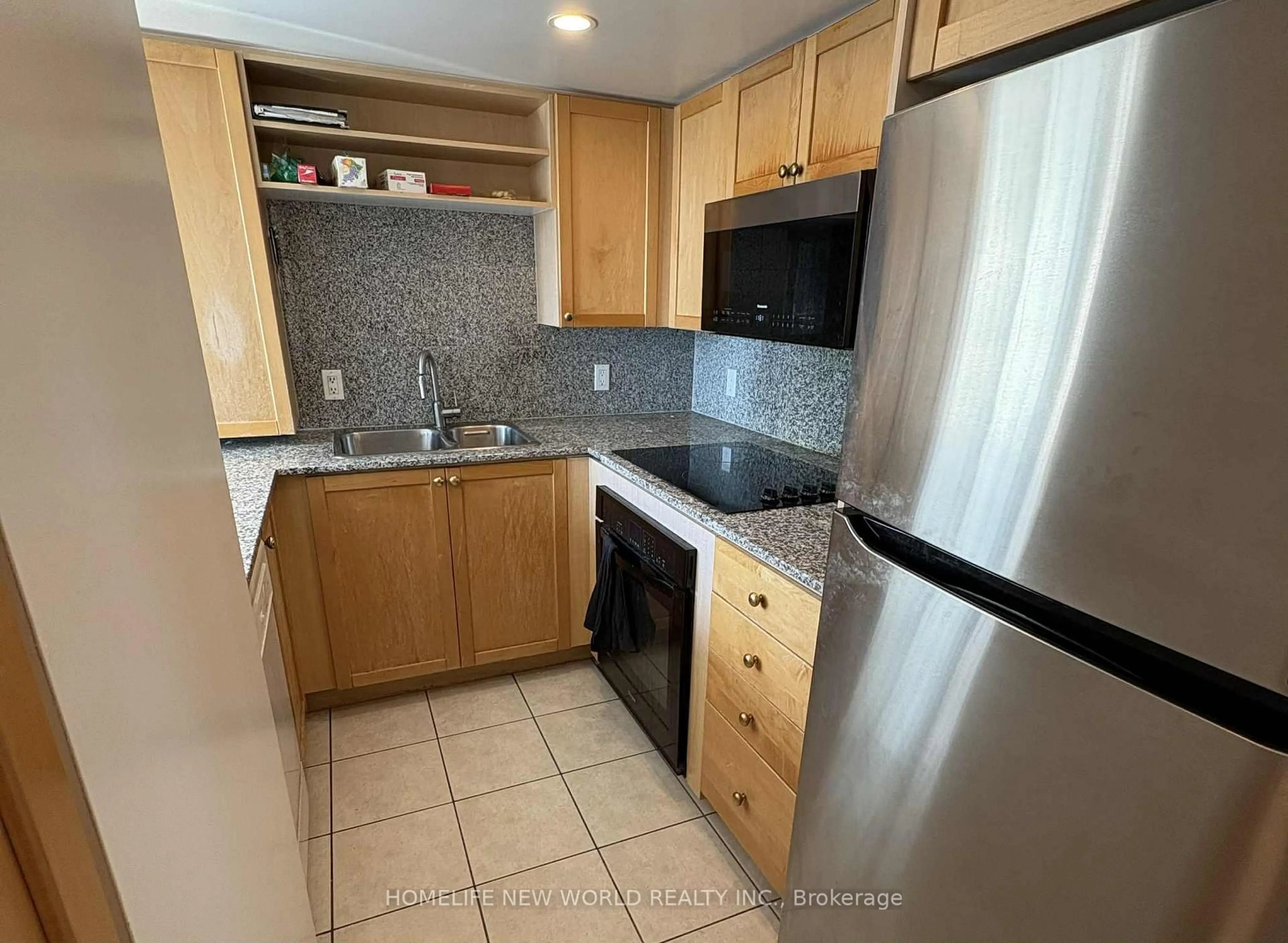 Standard kitchen, ceramic/tile floor for 8 Park Rd #3112, Toronto Ontario M4W 3S5