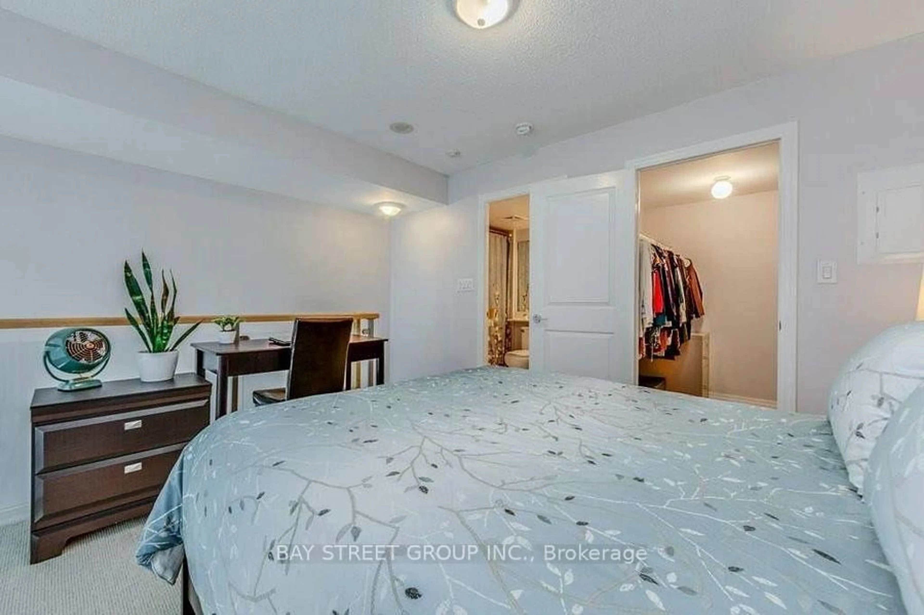 A pic of a room for 2035 Sheppard Ave #127, Toronto Ontario M2J 0A8