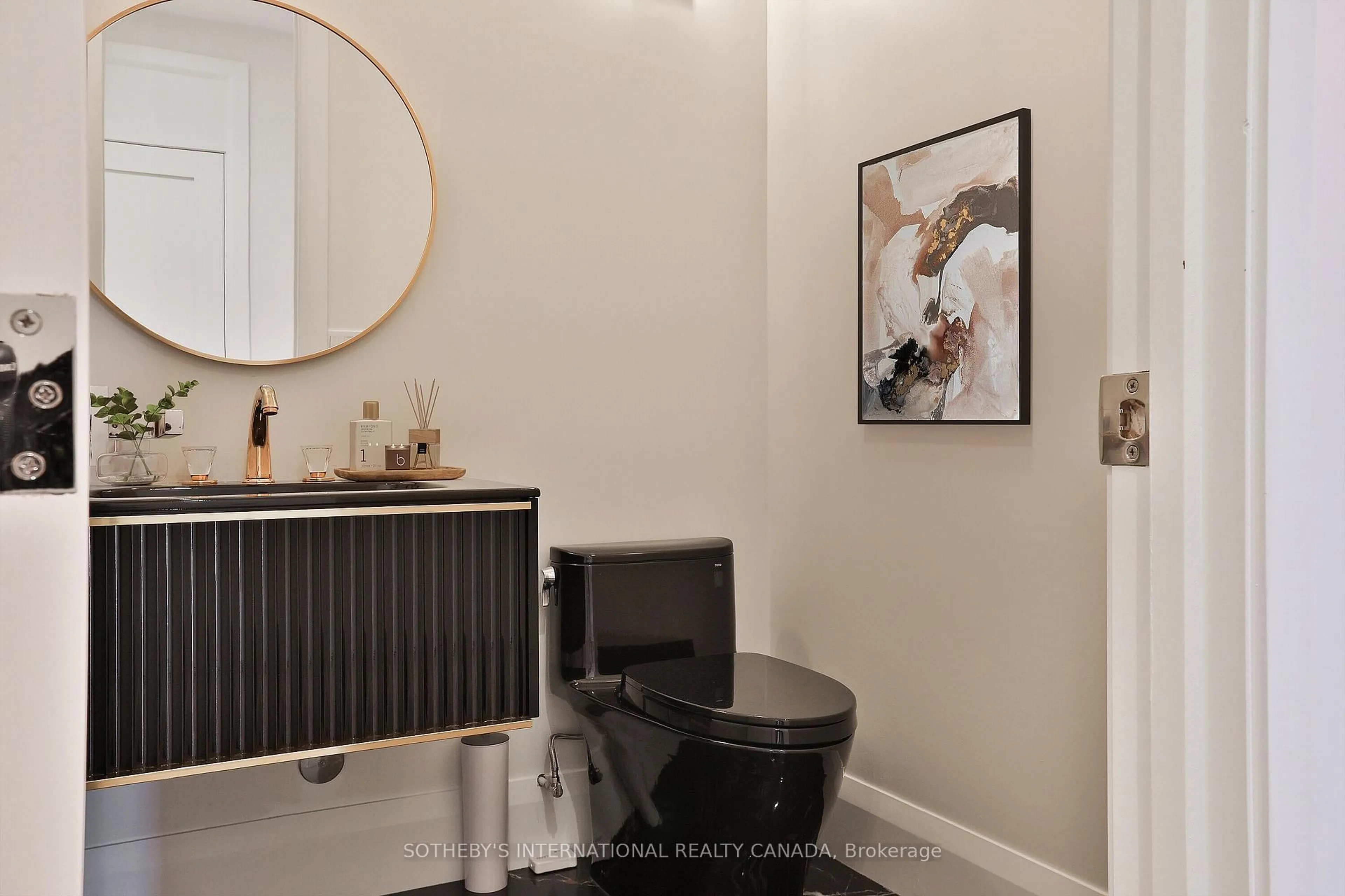 Standard bathroom, unknown for 99 Avenue Rd #1101, Toronto Ontario M5R 2G5