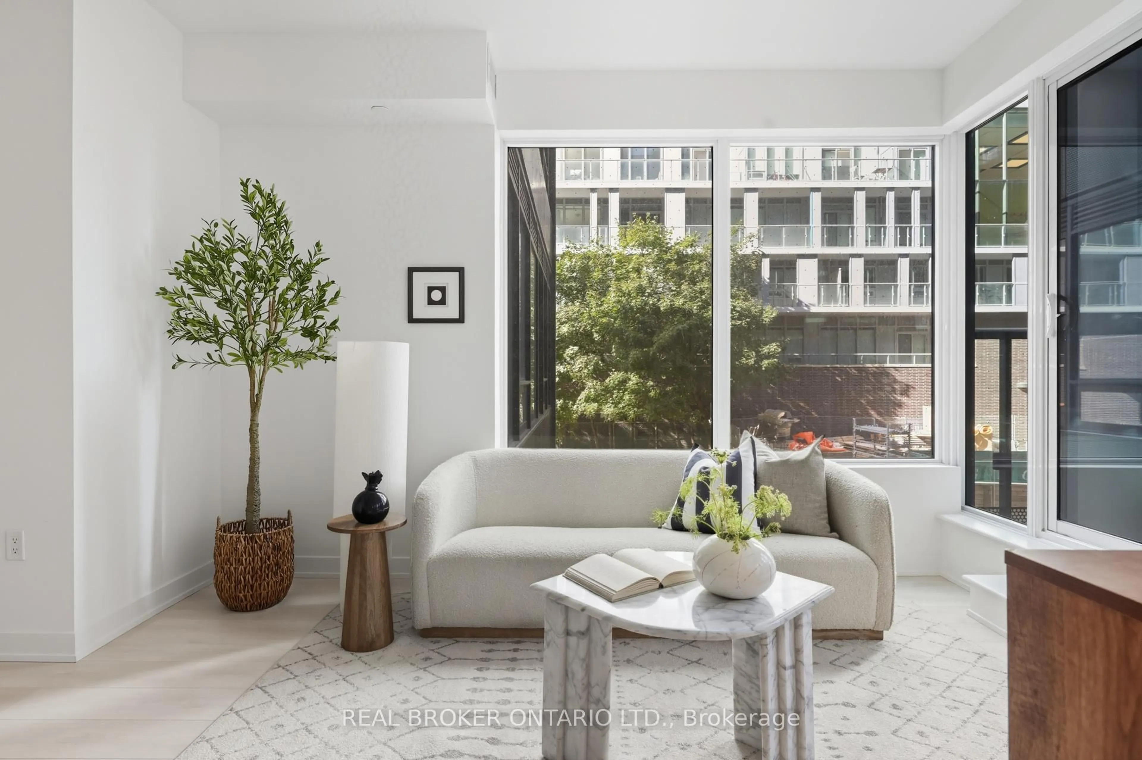 Living room with furniture, unknown for 127 Broadway Ave #207, Toronto Ontario M4P 1V4