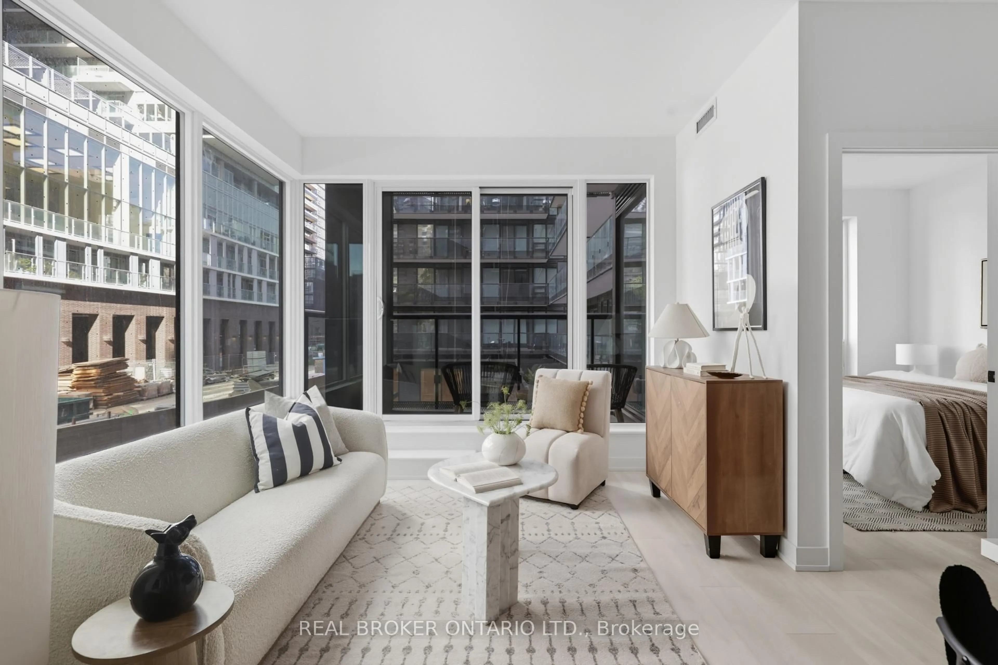Living room with furniture, unknown for 127 Broadway Ave #207, Toronto Ontario M4P 1V4