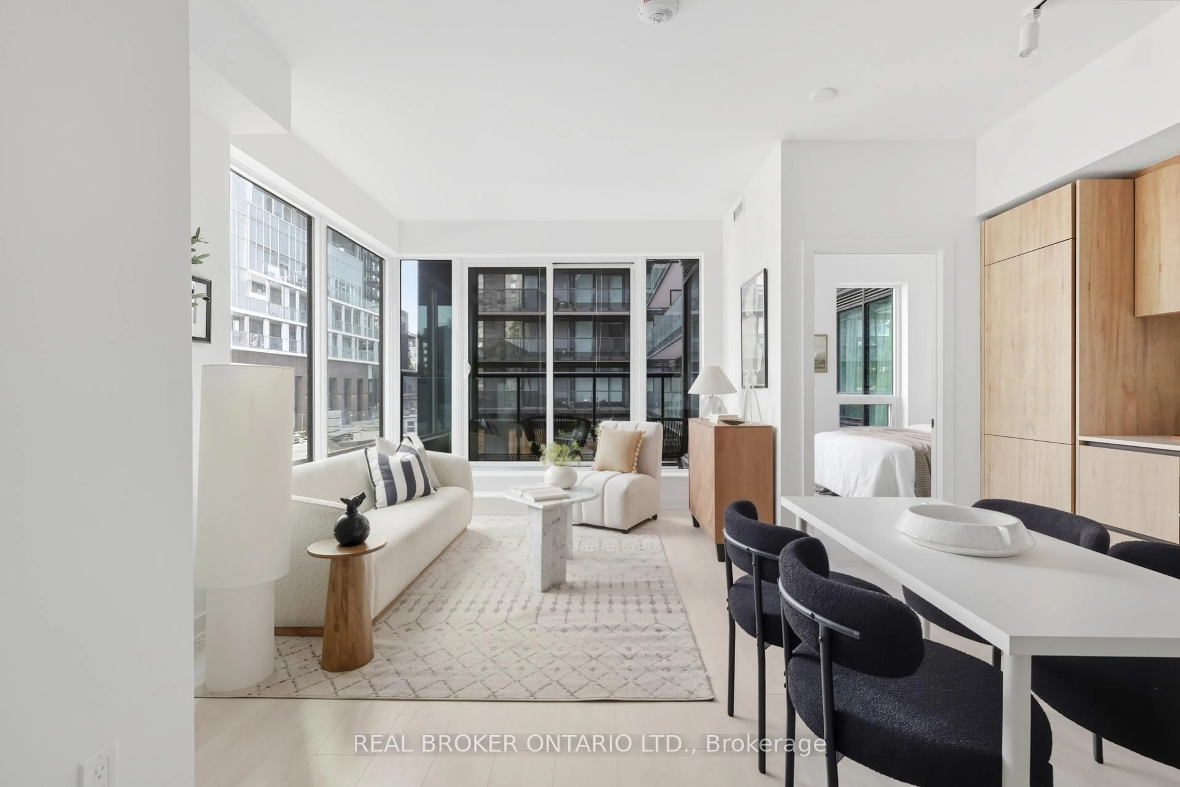 Living room with furniture, unknown for 127 Broadway Ave #207, Toronto Ontario M4P 1V4