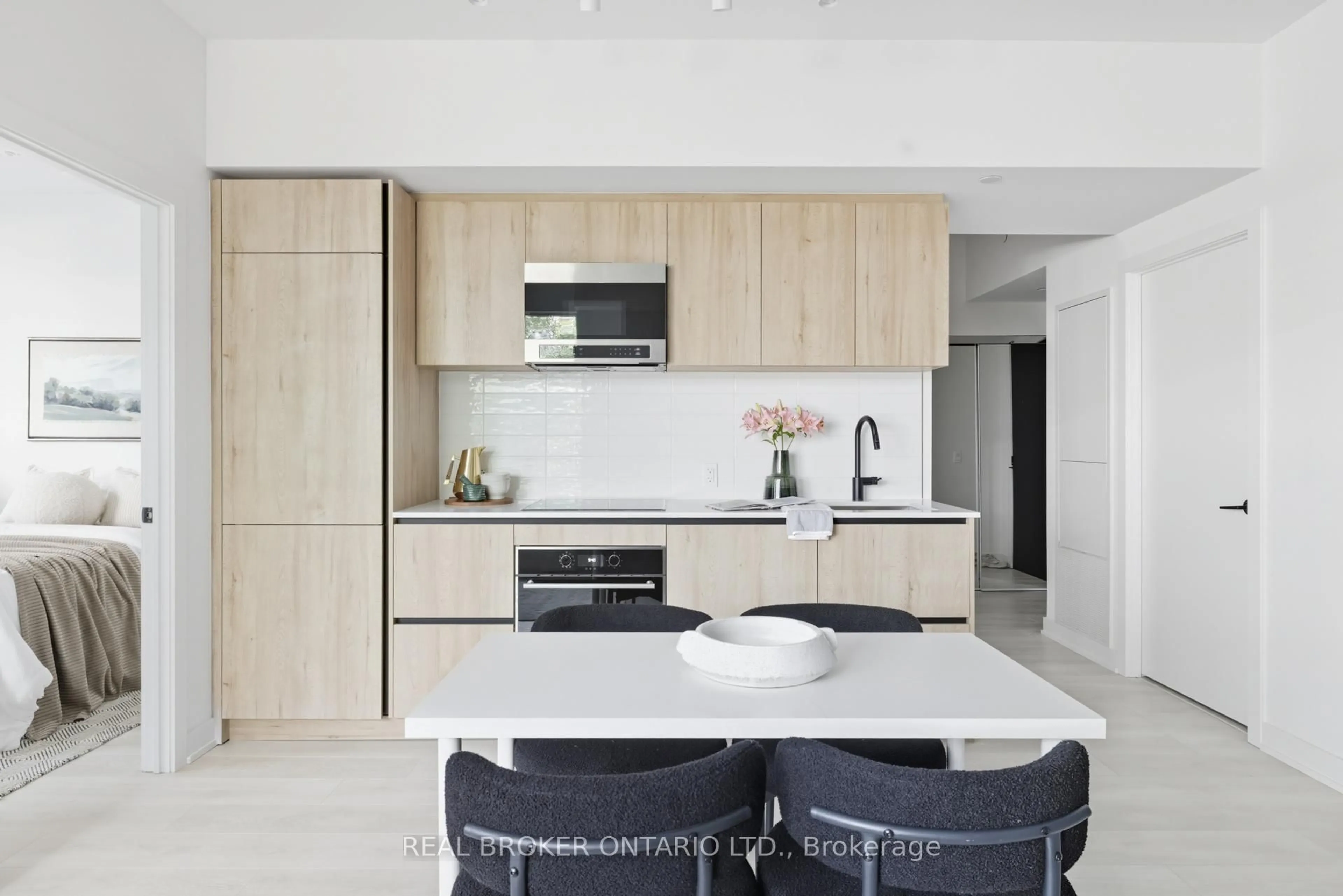 Contemporary kitchen, unknown for 127 Broadway Ave #207, Toronto Ontario M4P 1V4