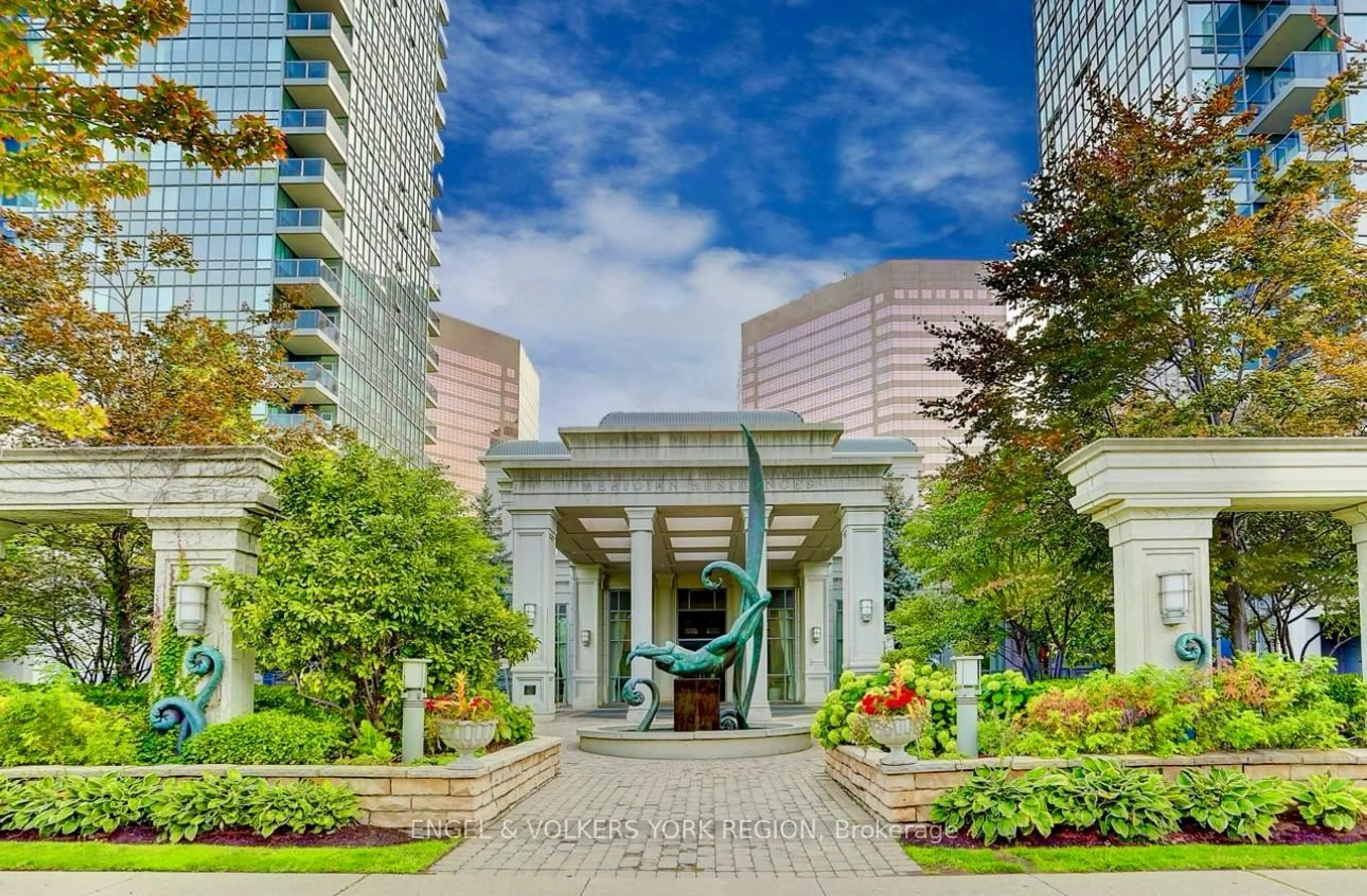 Indoor foyer for 15 Greenview Ave #PH14, Toronto Ontario M2M 4M7