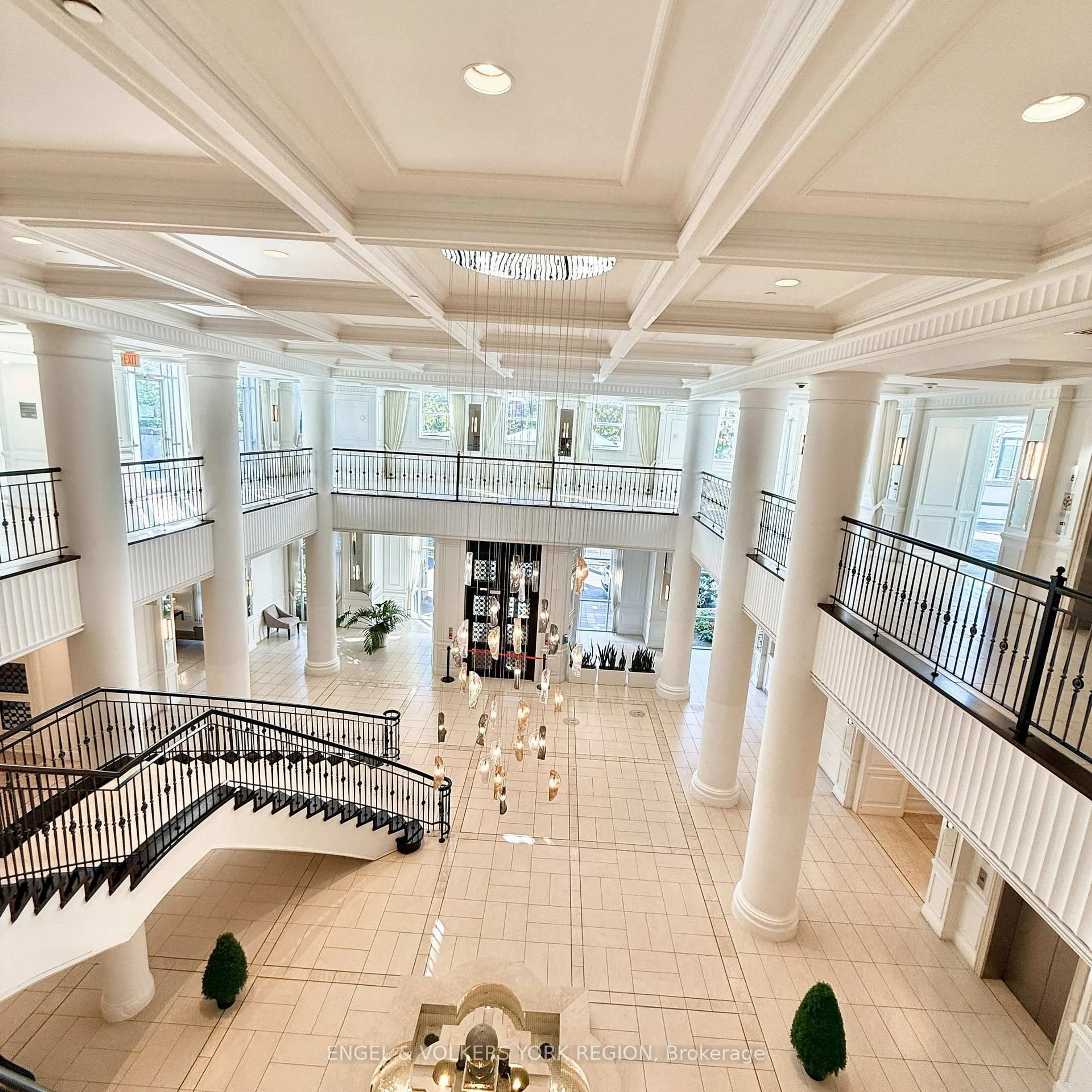 Indoor foyer for 15 Greenview Ave #PH14, Toronto Ontario M2M 4M7