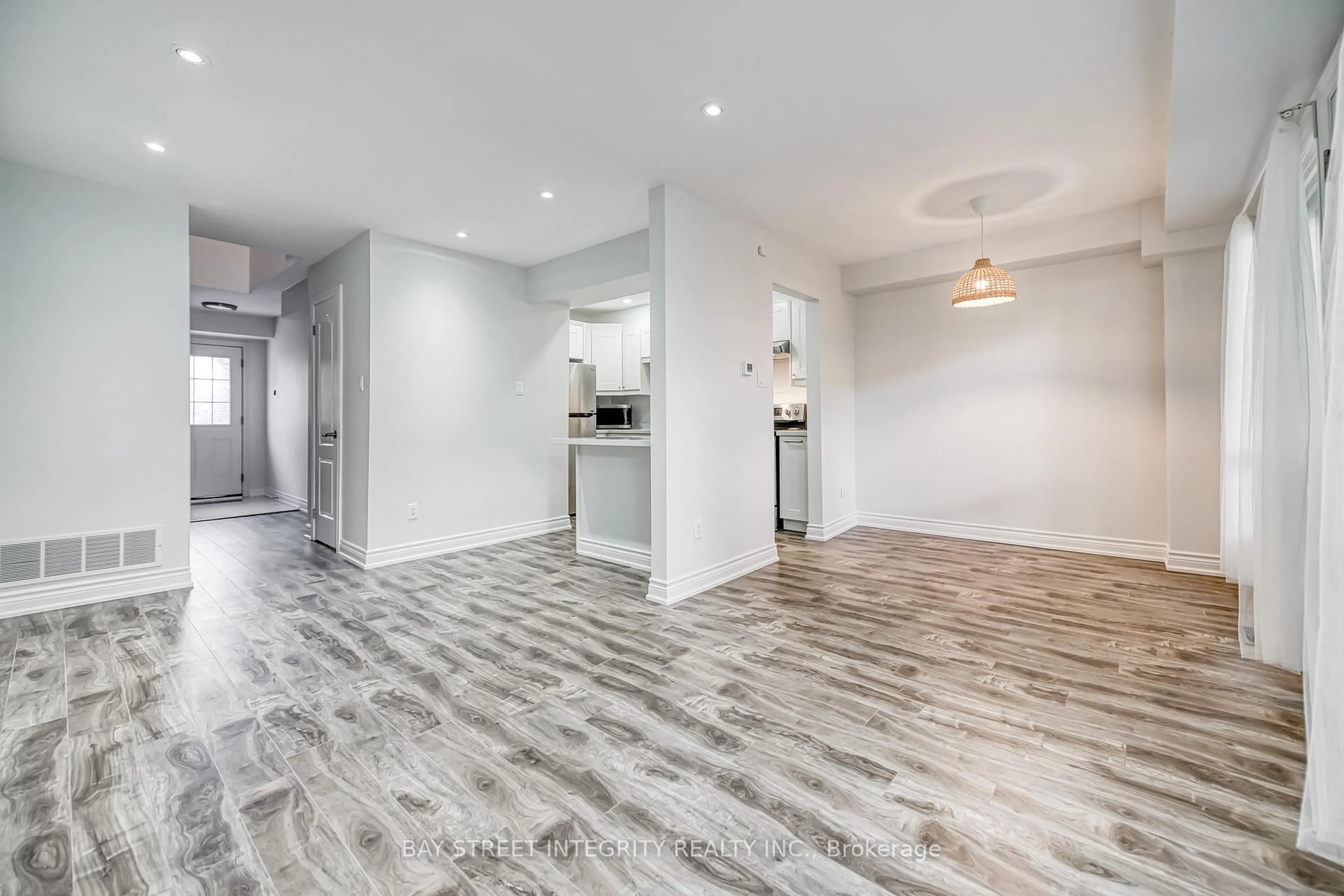 Indoor entryway for 72 Elsa Vine Way, Toronto Ontario M2J 4H9