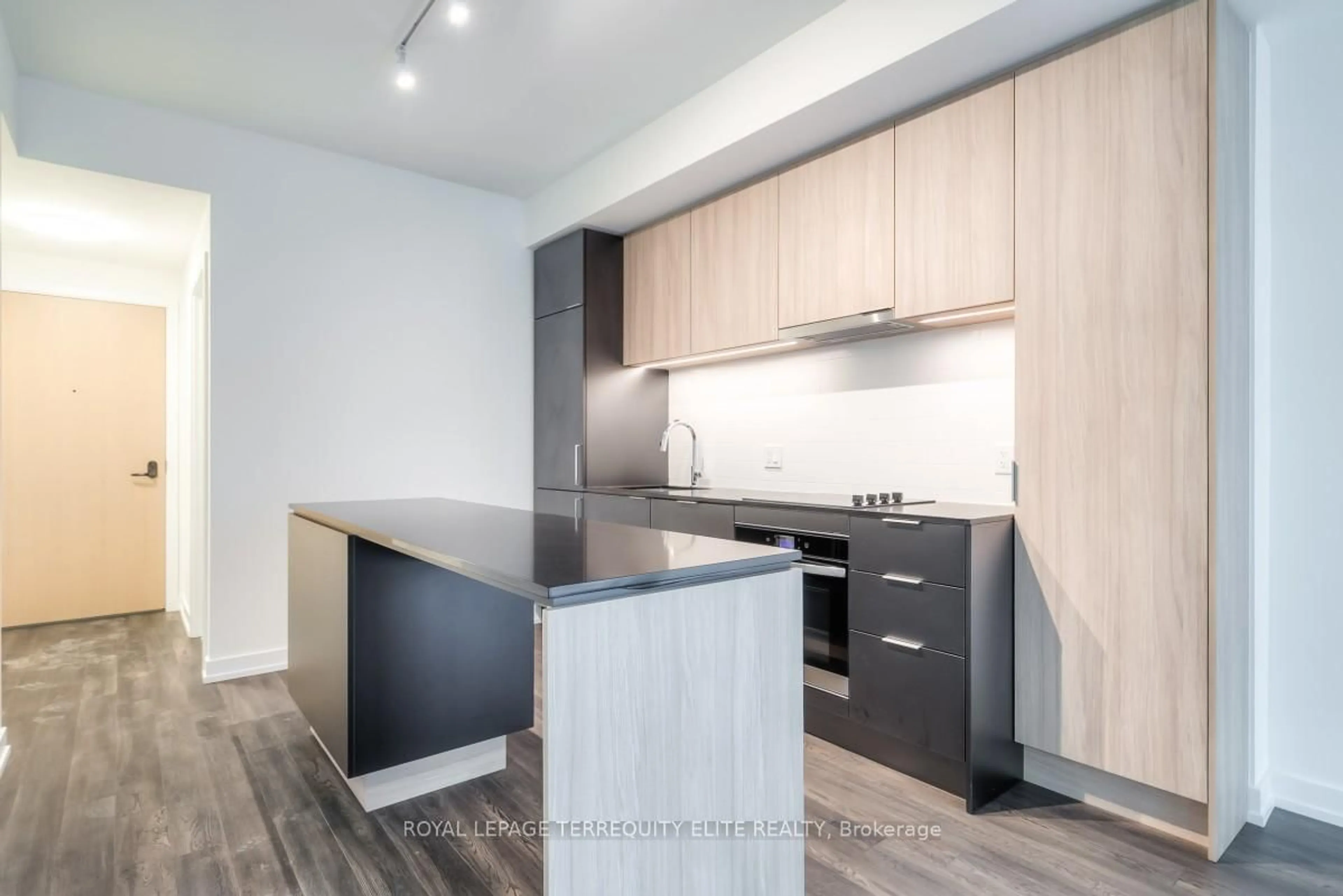 Standard kitchen, wood/laminate floor for 89 Church St #2210, Toronto Ontario M9N 1N4
