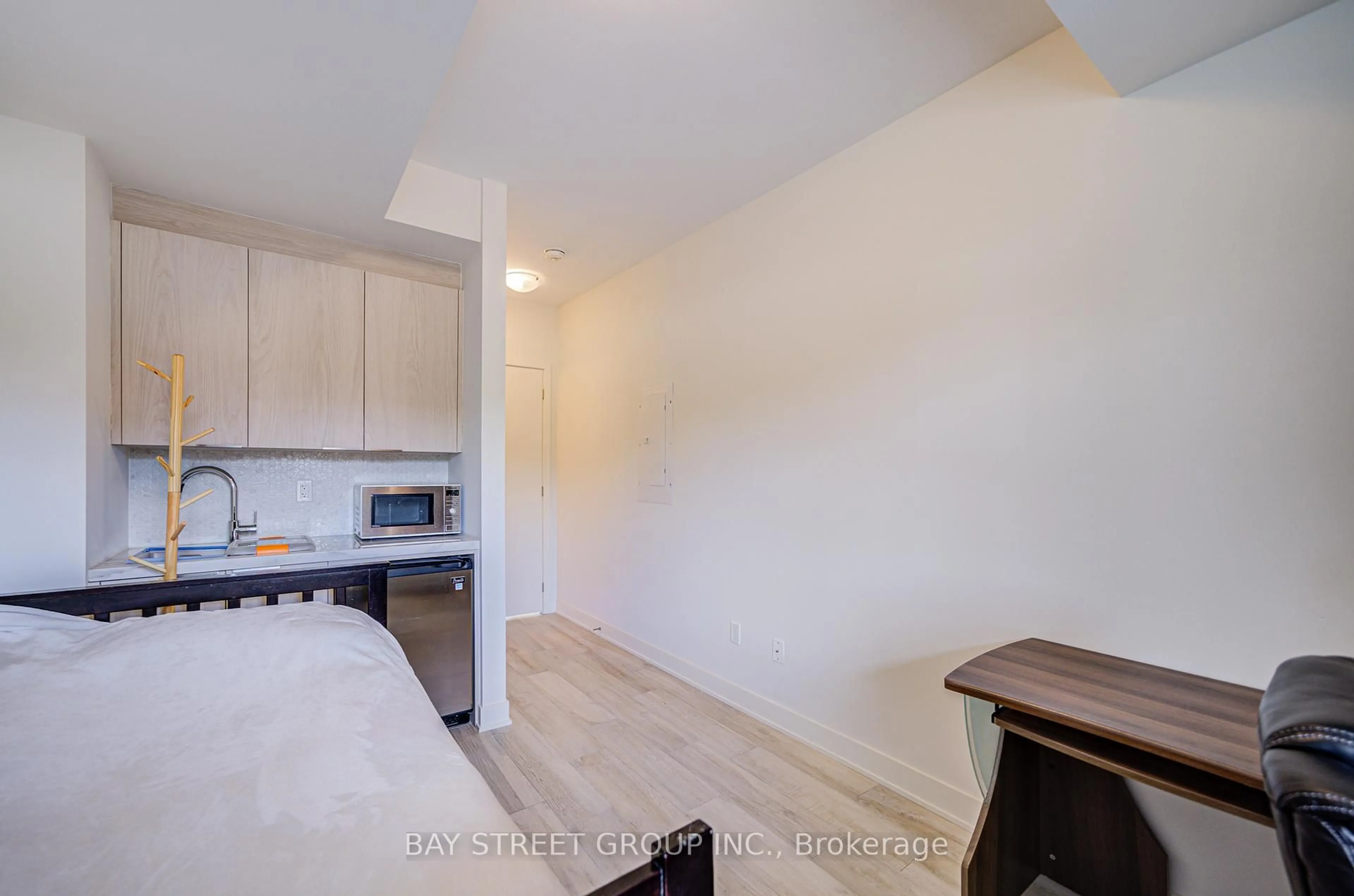 A pic of a room for 27 Sonic Way, Toronto Ontario M3C 0P3