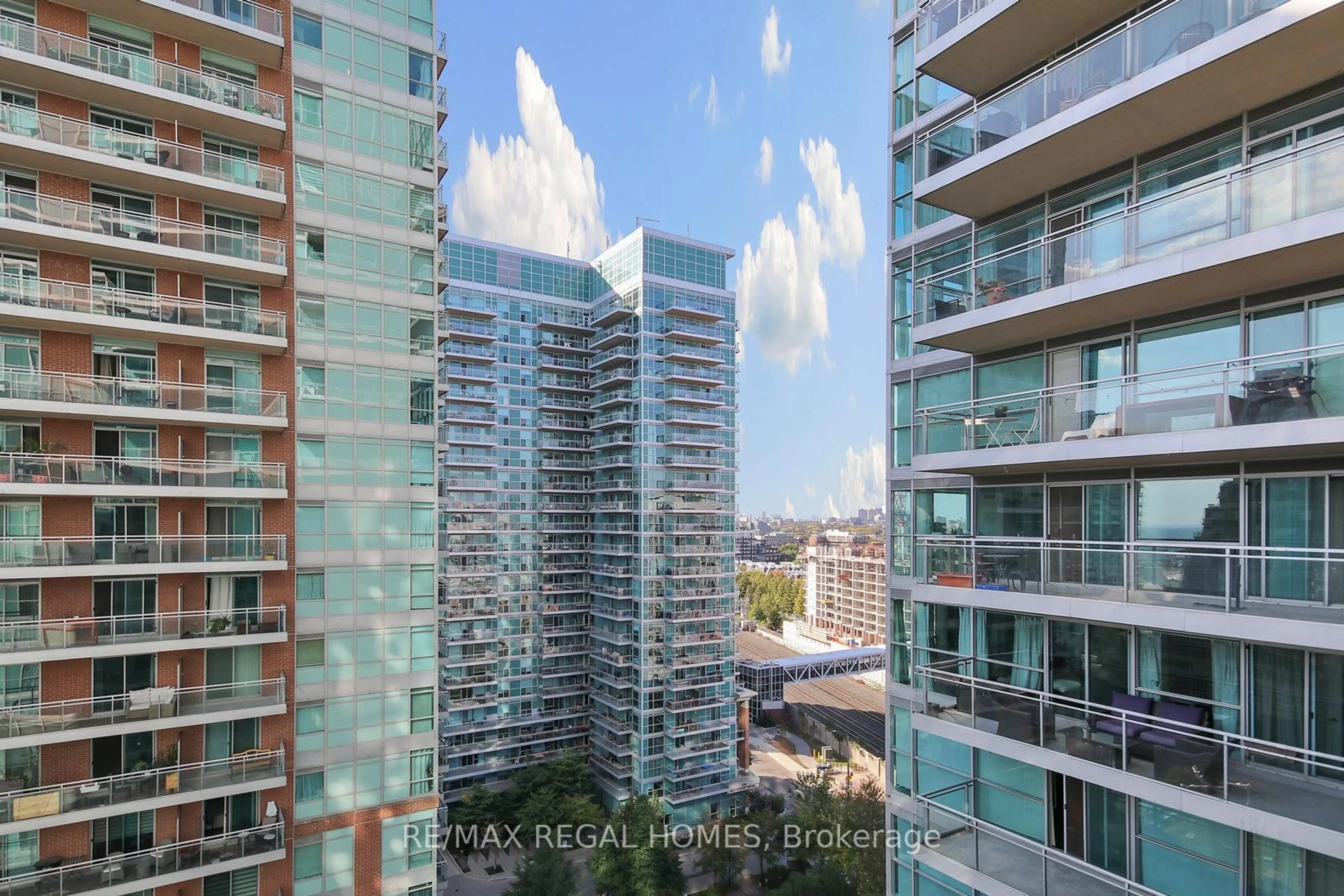 Unknown for 80 Western Battery Rd #1512, Toronto Ontario M6K 3S1